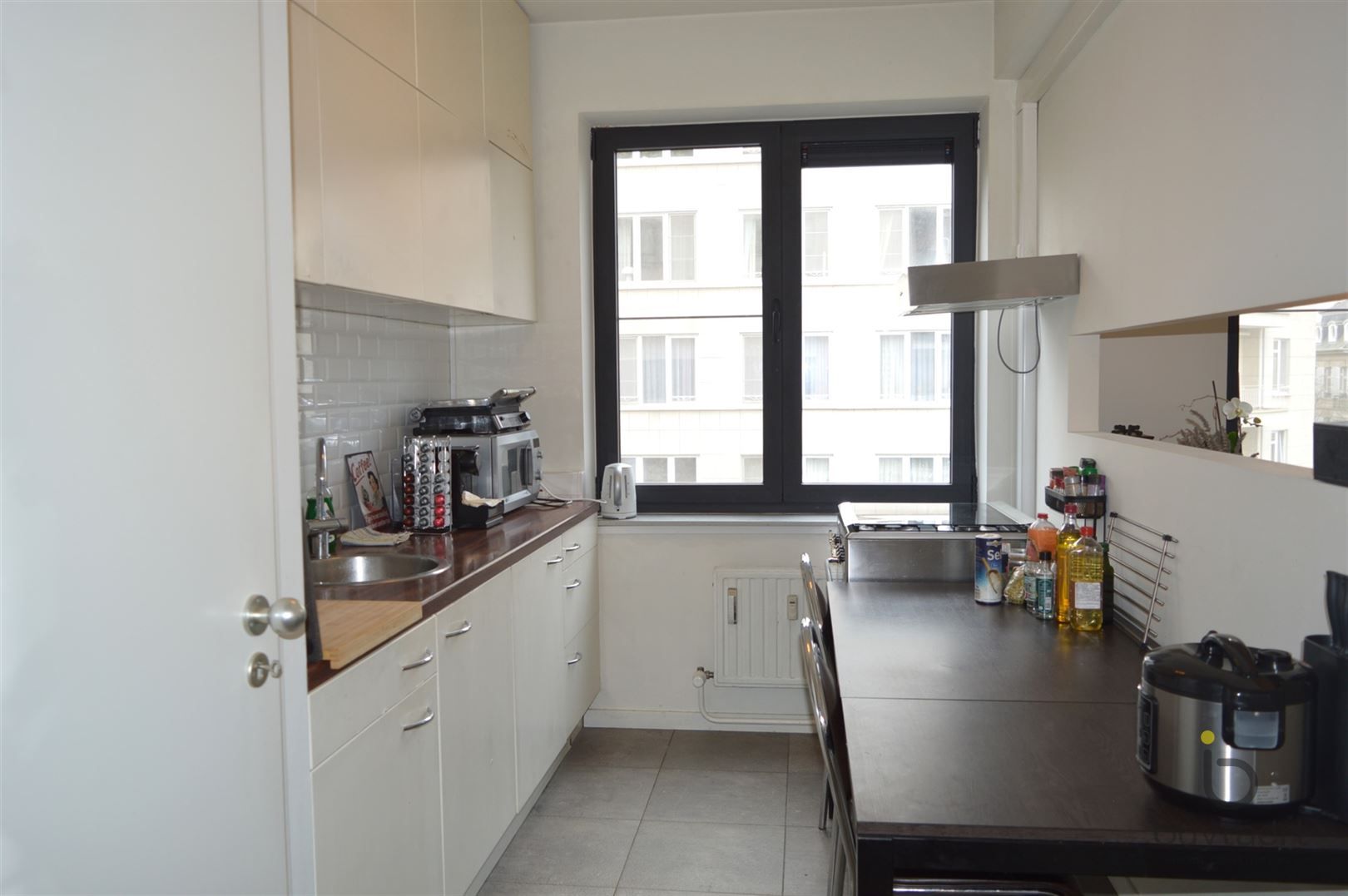 Gerenoveerd twee slaapkamer appartement op top locatie. foto 8