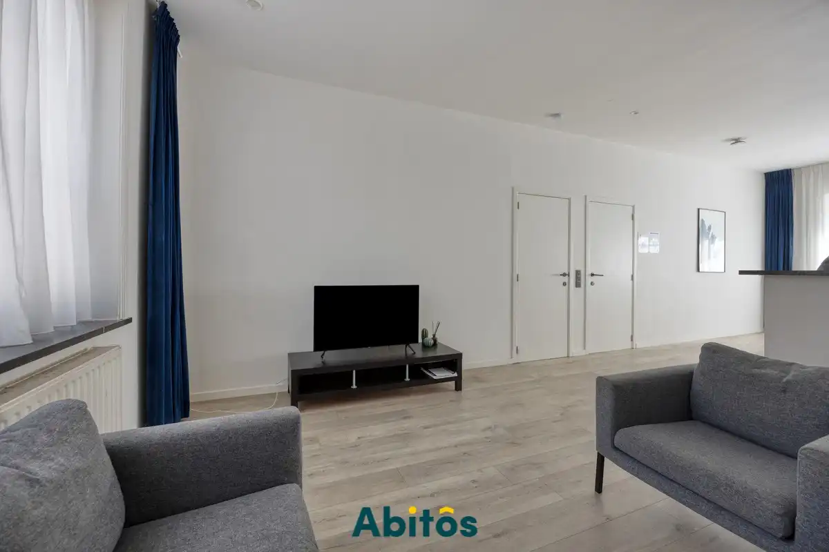 Lichtrijk gemeubeld 2-slaapkamerappartement in het historische hart van Gent foto 4