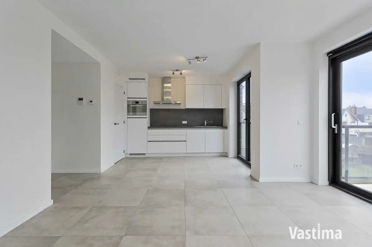 Recent appartement met 2 slaapkamers, terras, lift en garage foto 4
