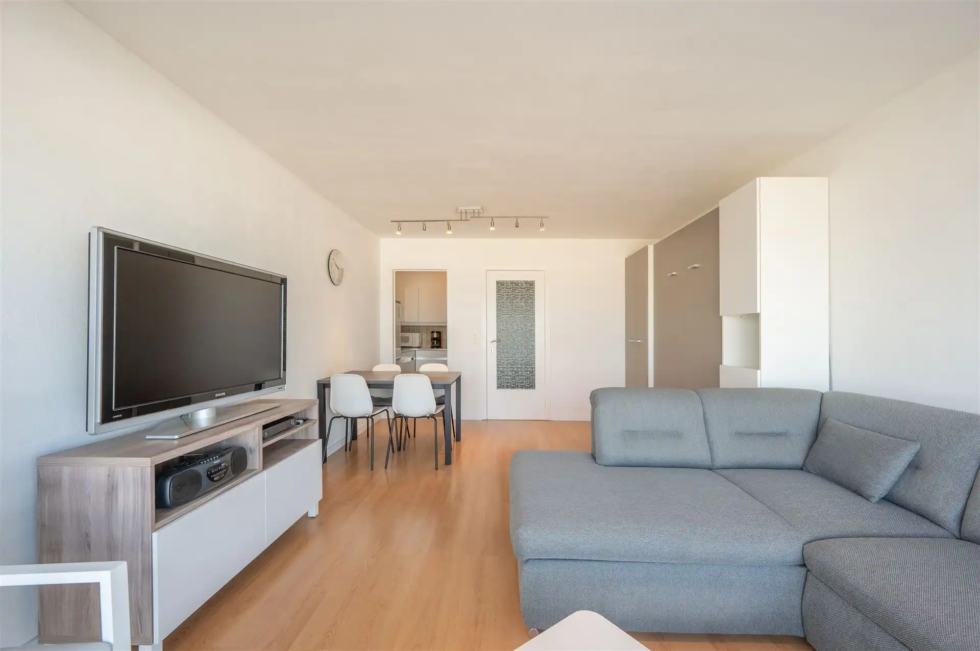Wonen met de zee als decor – volledig gerenoveerde studio met terras foto 3
