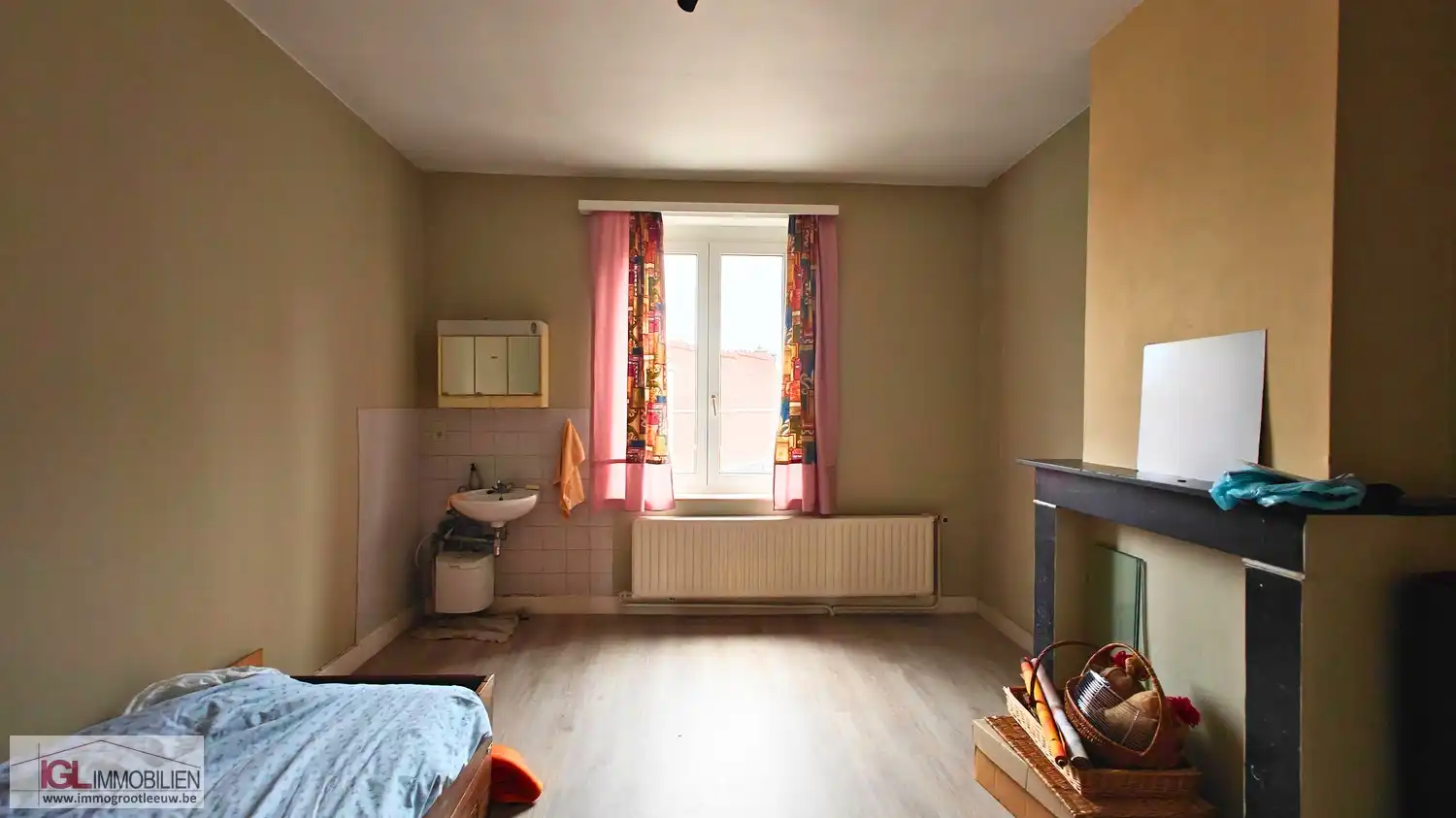 Handelspand op topliging met optimale zichtbaarheid langsheen Bergensesteenweg met veel parking en twee woongelegenheden! foto 13