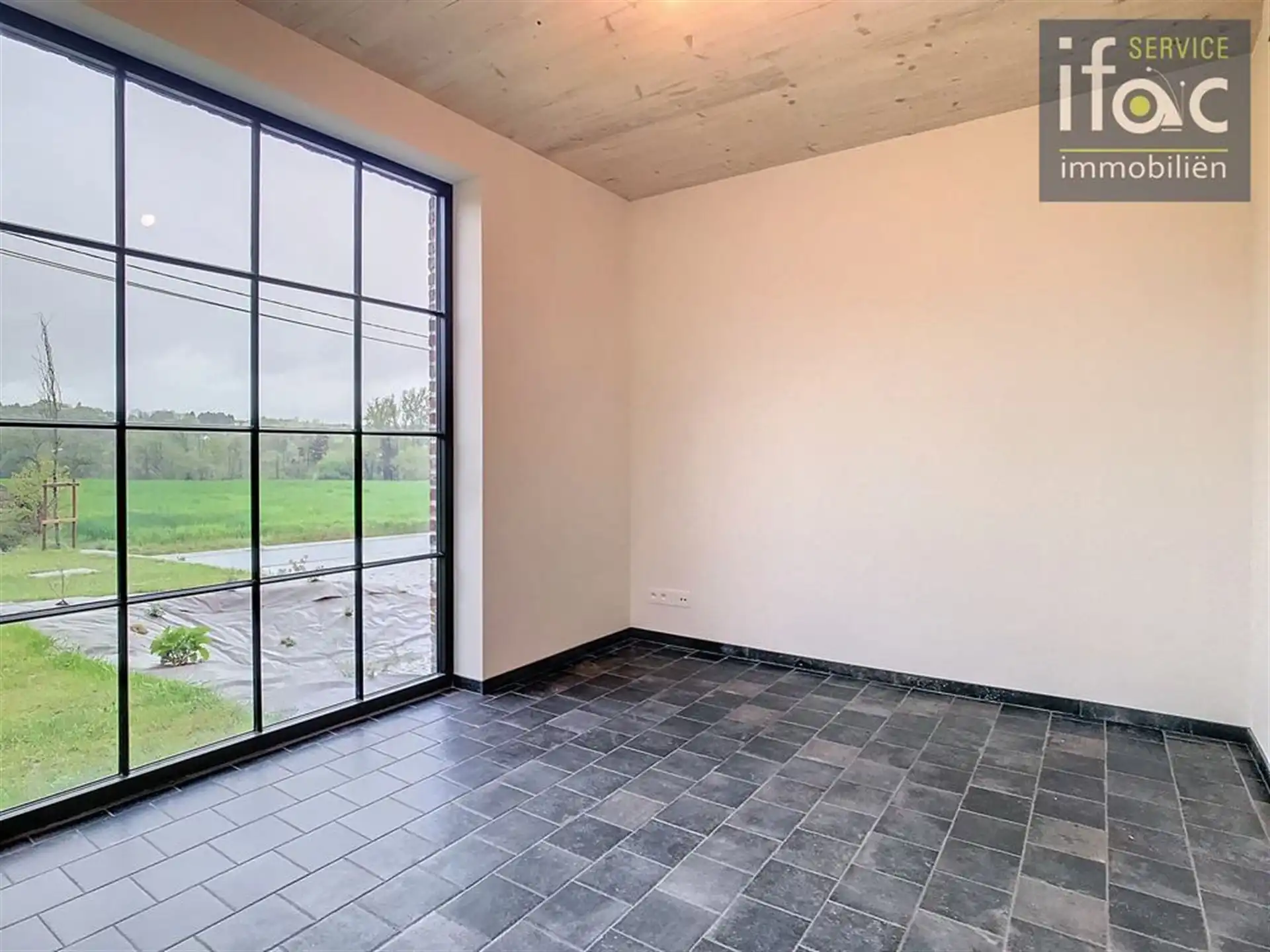 Villa met 4 slaapkamers, 2 badkamers en een grote tuin foto 12