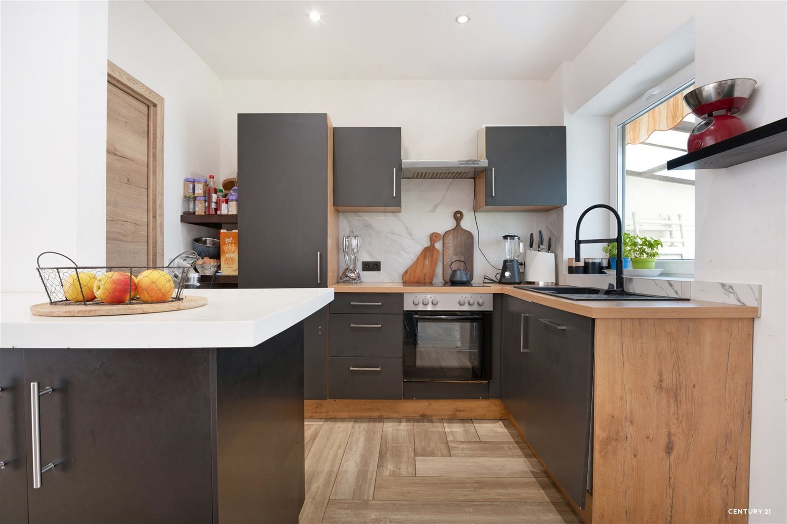 Instapklare, recent gerenoveerde woning met 3 slaapkamers foto 6