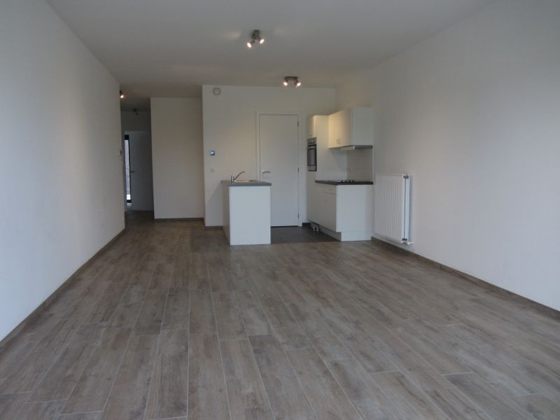 Uitstekend gelegen 2-slpk appartement met terras, autostaanplaats en kelderberging foto 9
