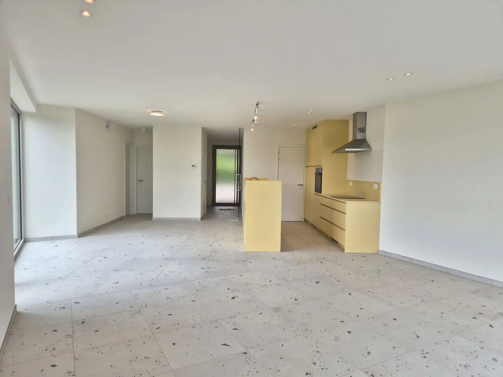 Gelijkvloers nieuwbouwappartement met 2 slaapkamers en tuin foto 4