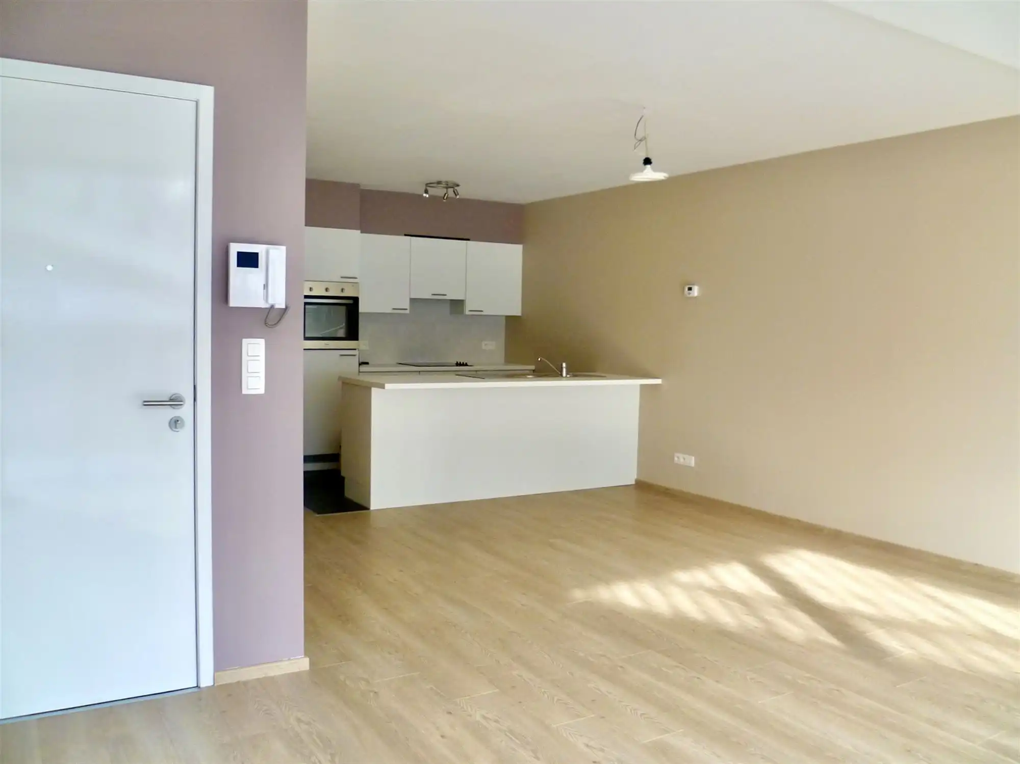 Appartement met 1 slaapkamer, terras en staanplaats.  foto 2