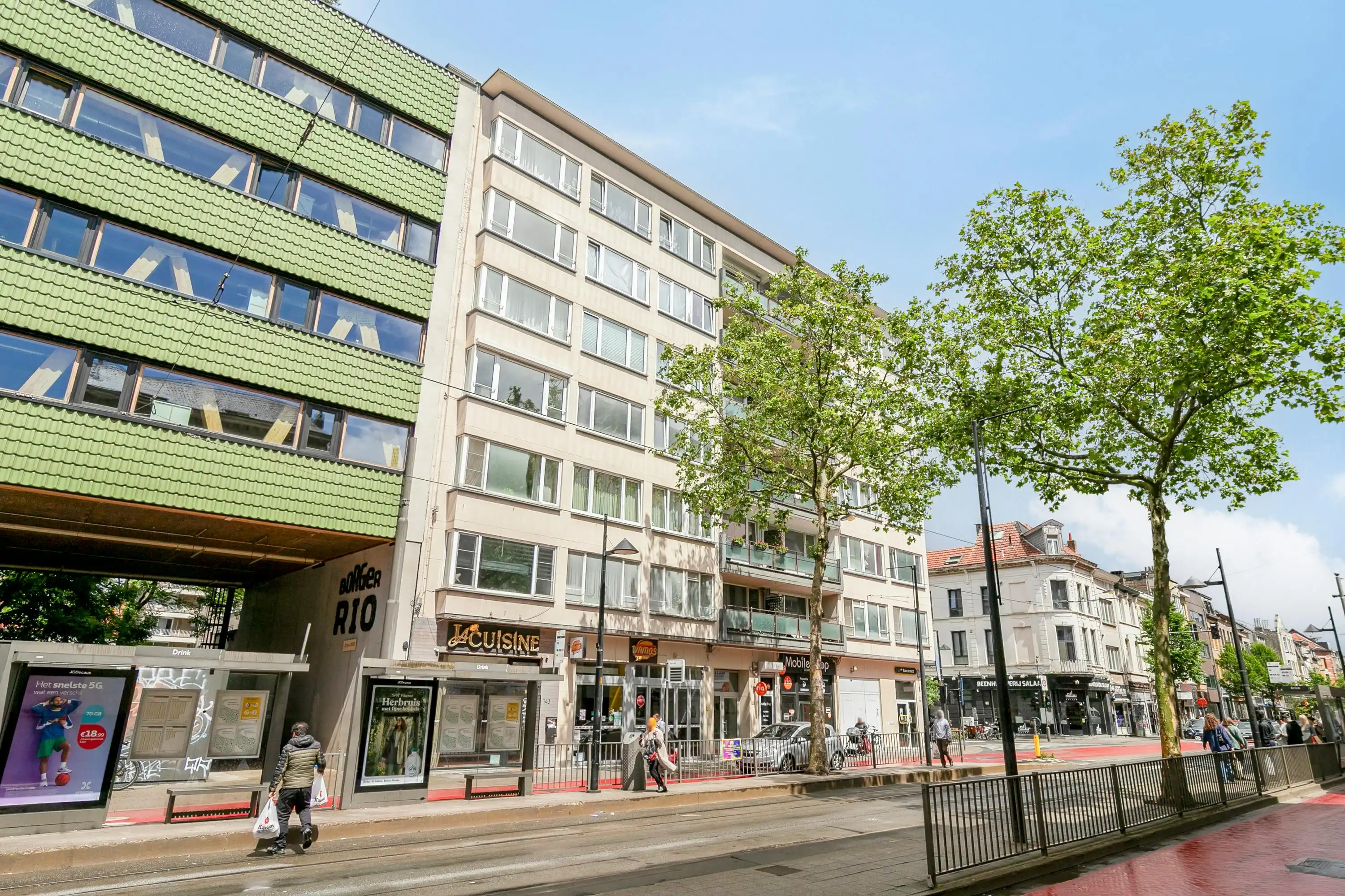 Drie slaapkamer appartement van 118 m² te koop in Borgerhout foto 16