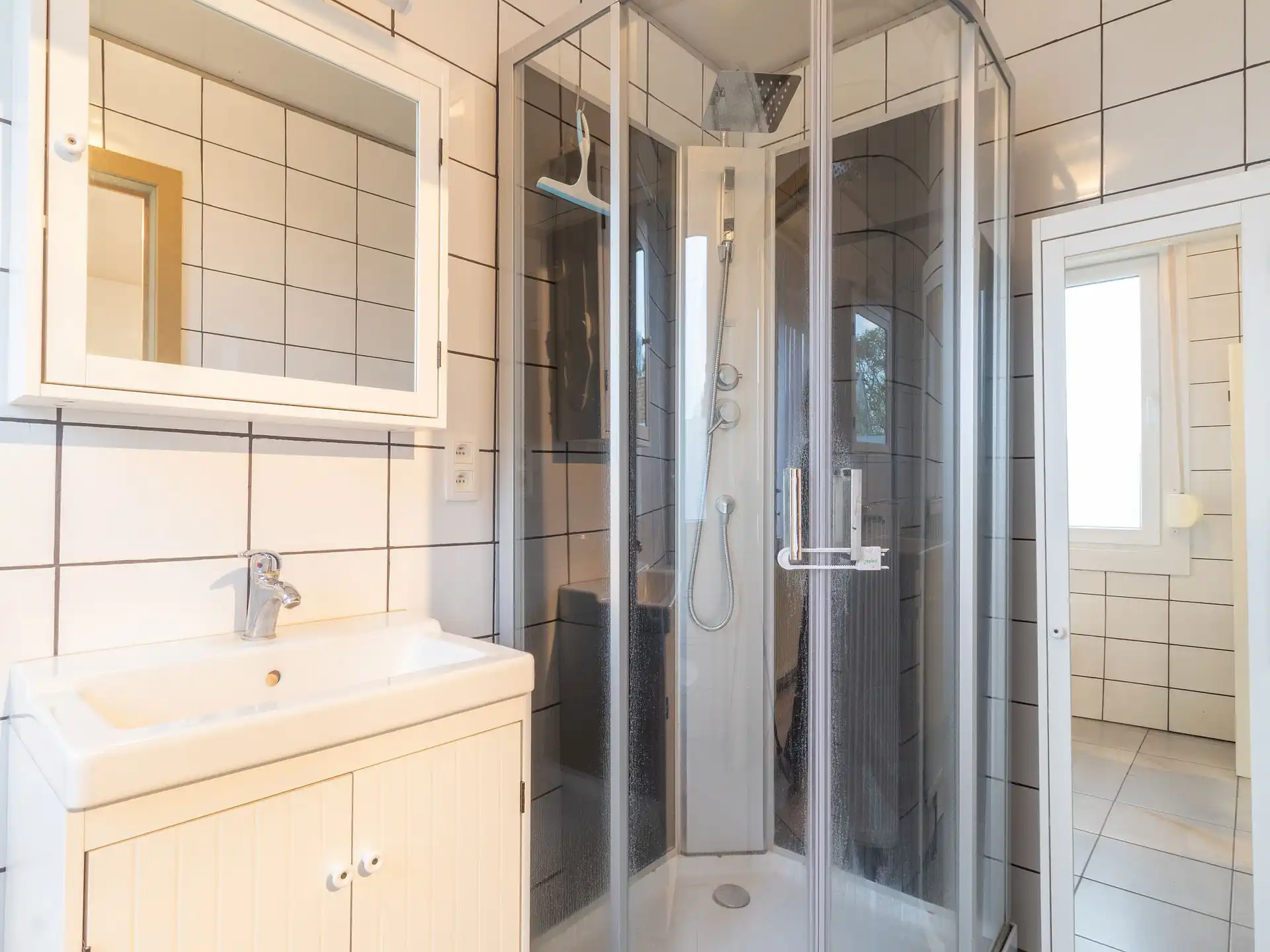 Instapklare halfopen bebouwing met werkplaats en tuin foto 13