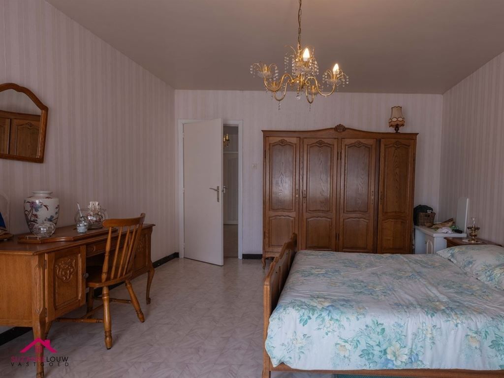 Half vrijstaande woning met garage foto 33