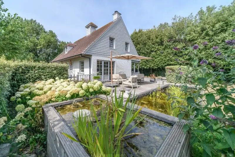 Charmante Mi Casa-villa op 1271m² op slechts 400 meter van zee. foto {{pictureIndex}}