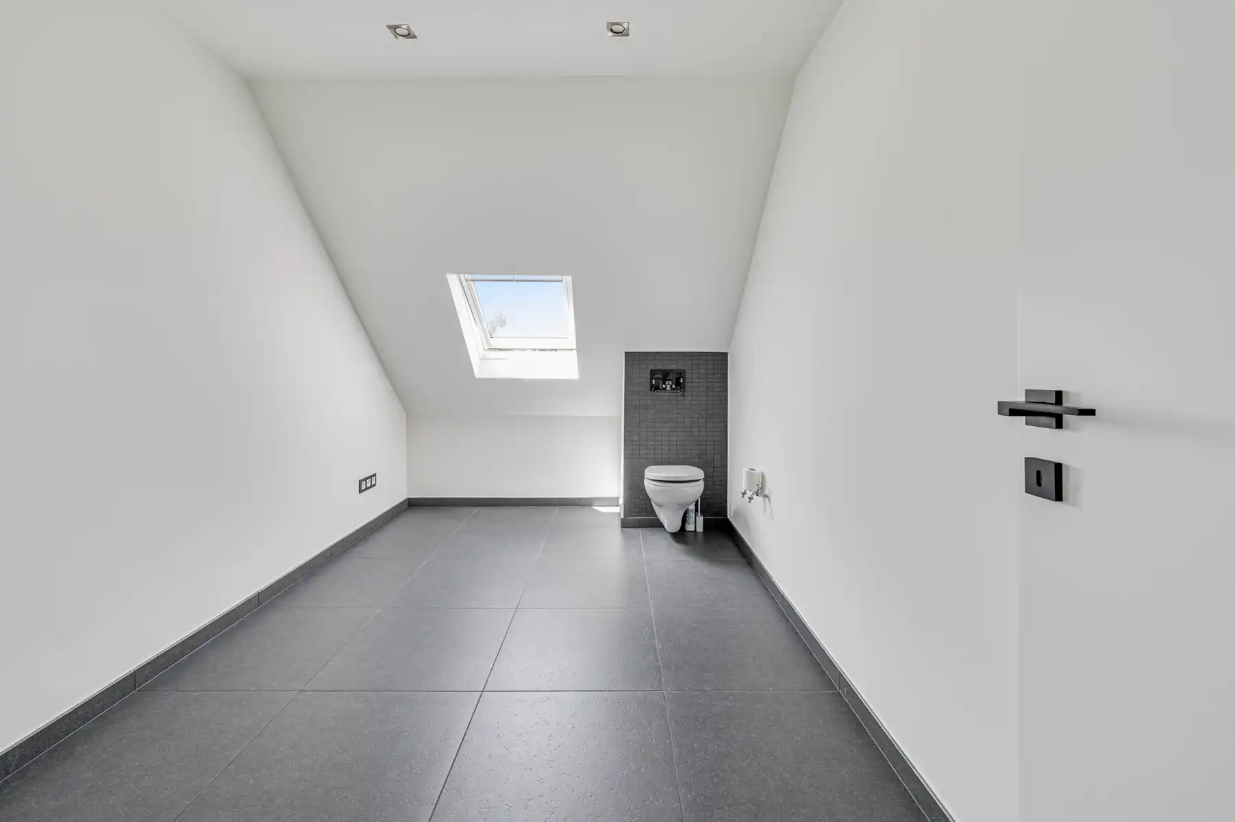 ruime woning met 7 slaapkamers, garage en prachtige tuin foto 16