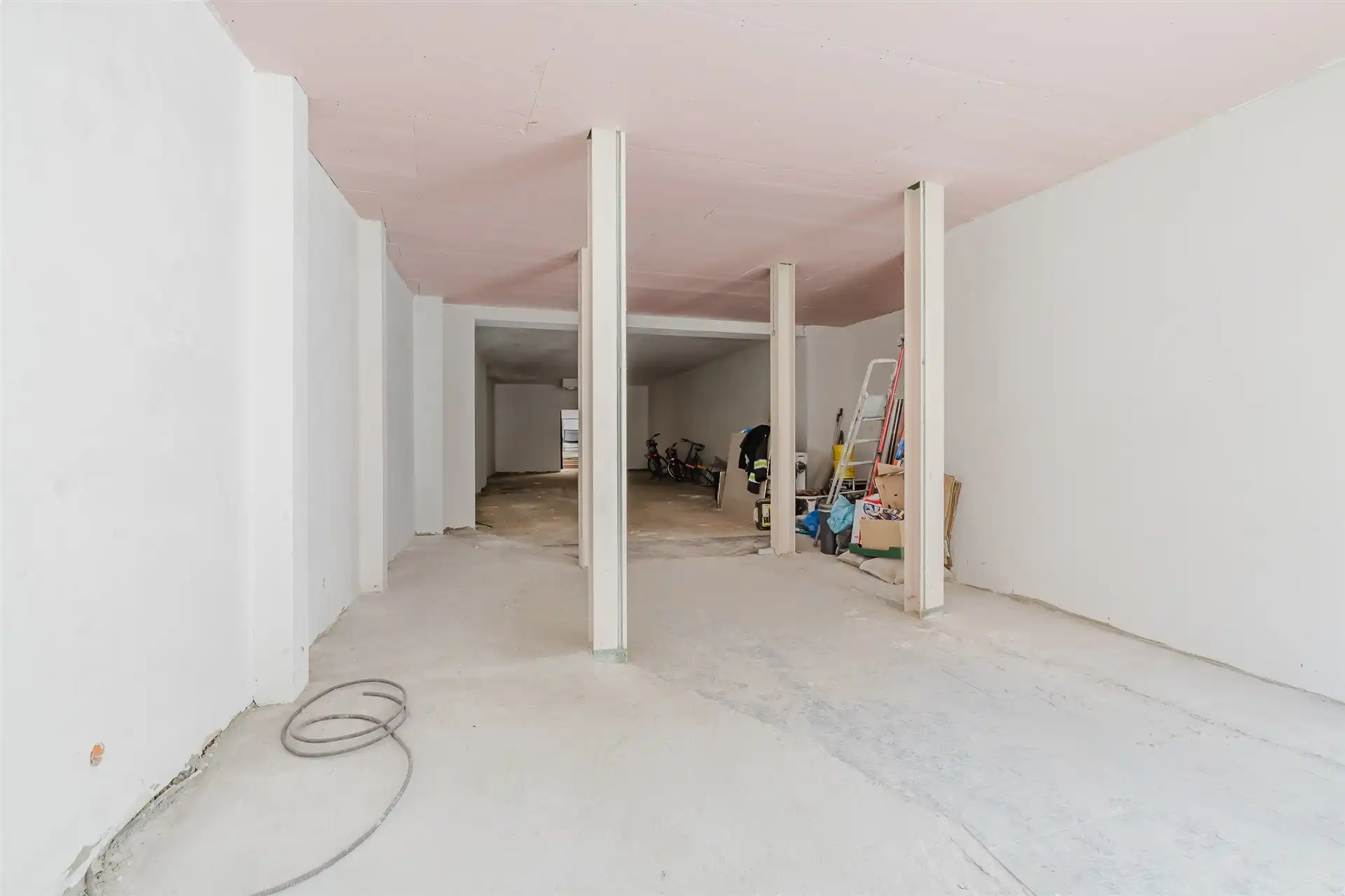 Handelspand op topligging in centrum Wetteren foto 2