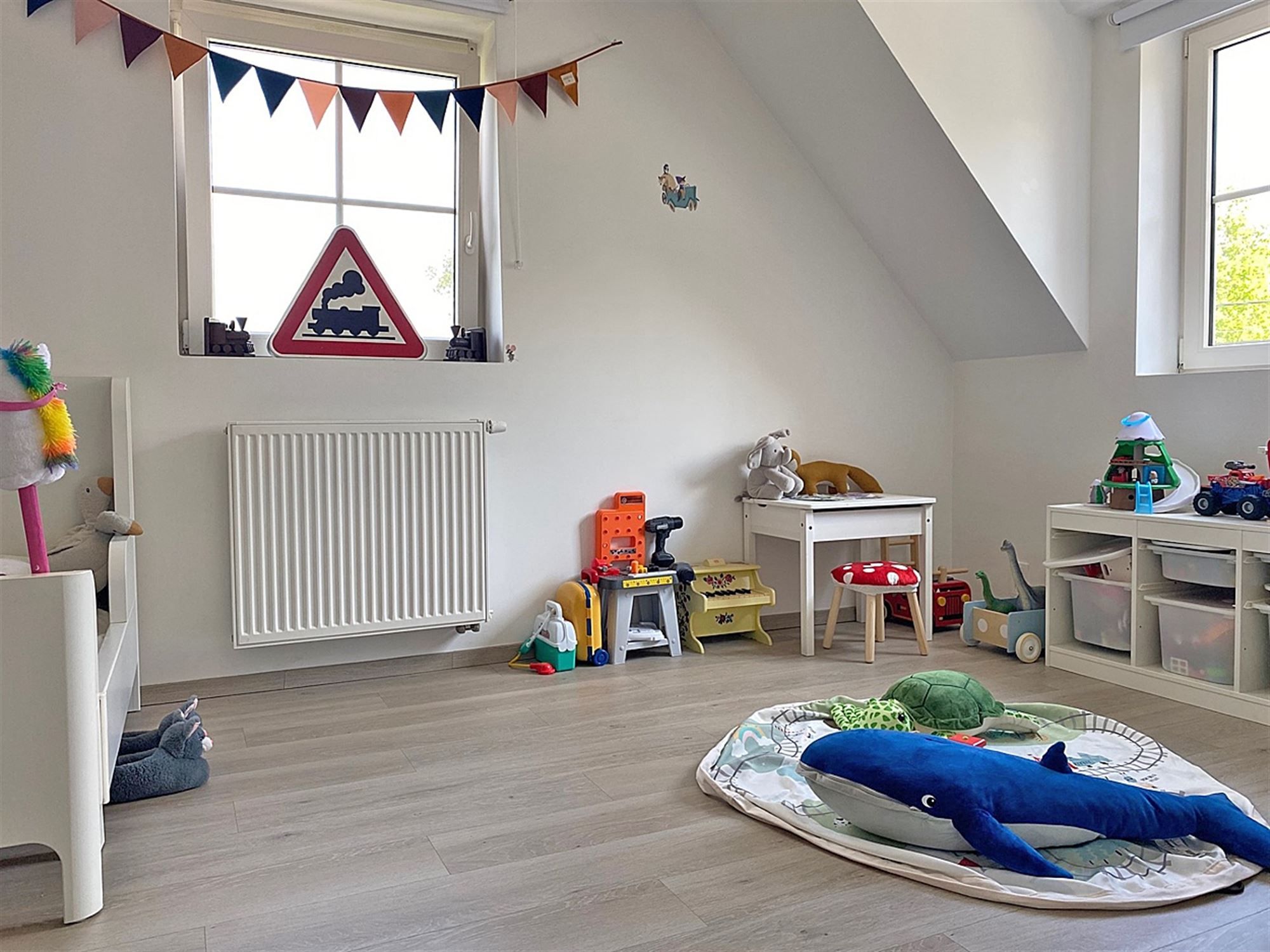 Charmante WONING (HOB) met 3 slaapkamers, garage & tuintje foto 13