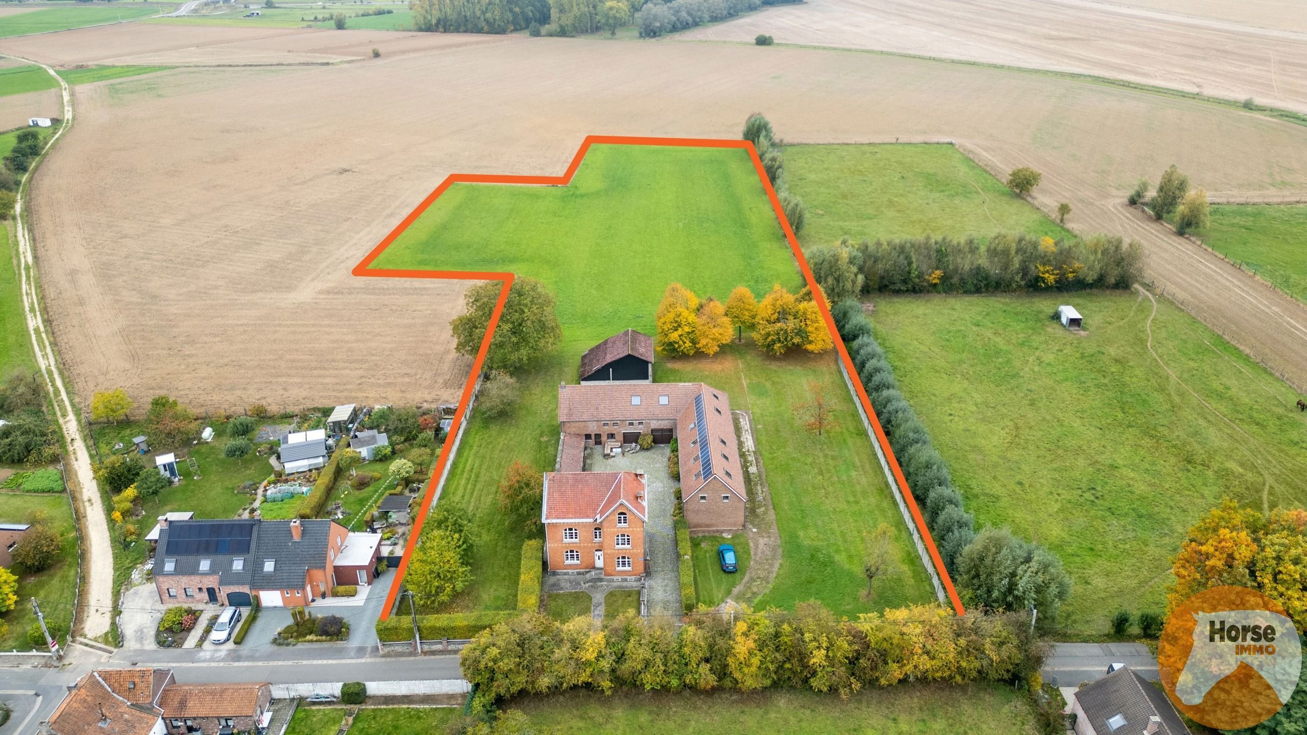 Hoofdfoto van de publicatie: PAPIGNIES - Karaktervolle woning met stallingen op 1,6 ha