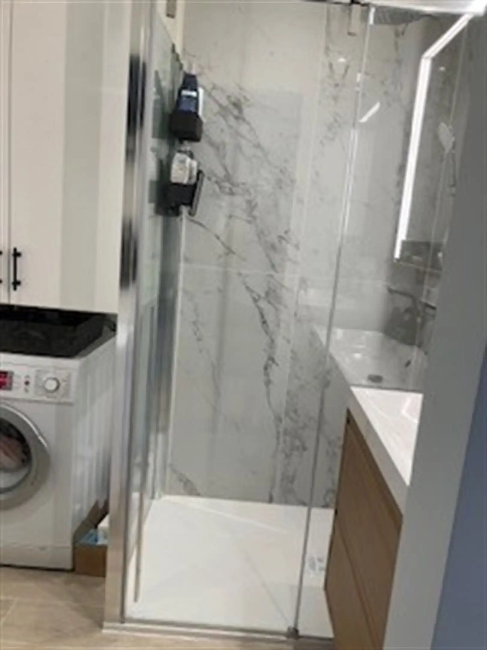 Gemeubeld 2-slaapkamerappartement met garage in Ekeren foto 9