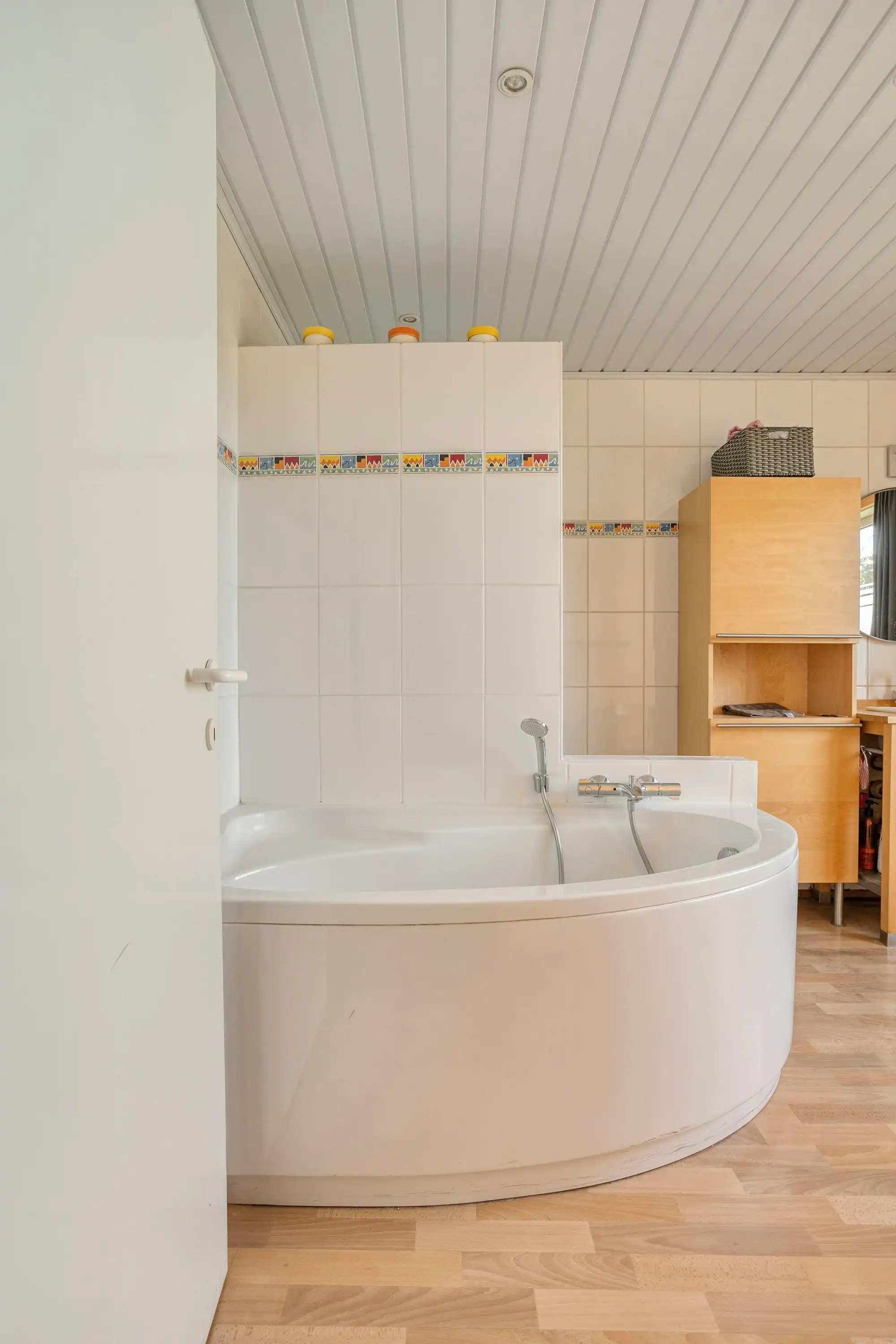 Instapklare woning (4 slpk) (+ magazijn) op 2.497 m² foto 8