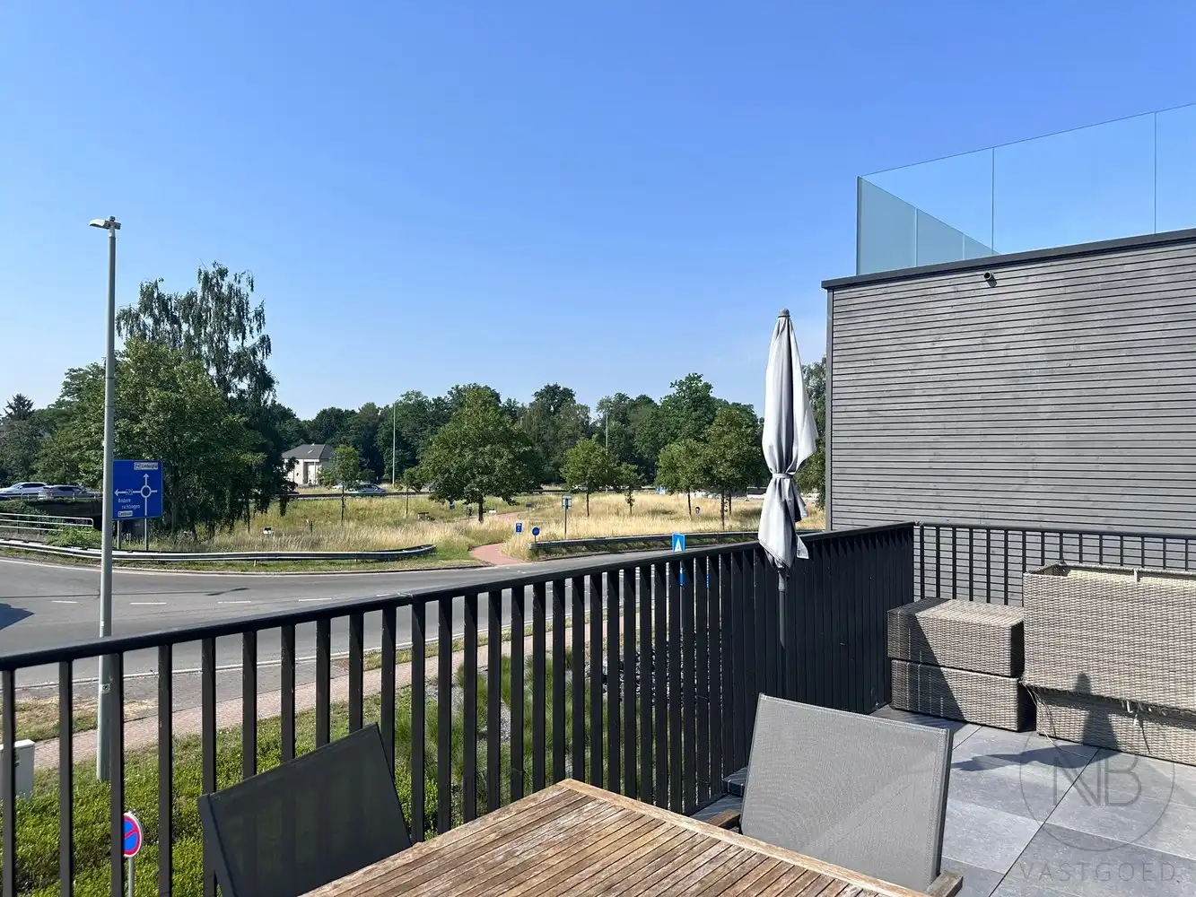 Ruim appartement met twee slaapkamers en autostaanplaats in Genk foto 13
