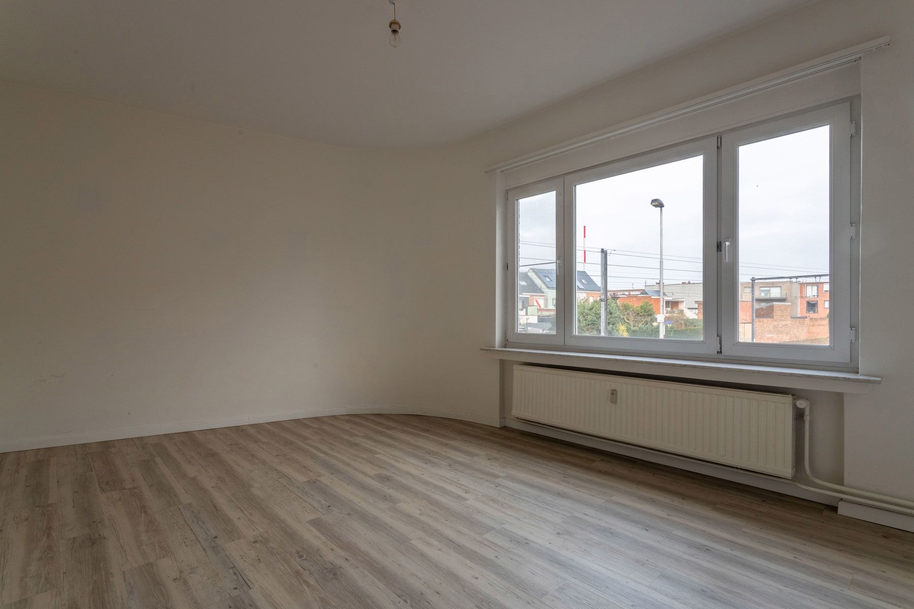 Lichtrijk en instapklaar appartement te Hemiksem. foto 5