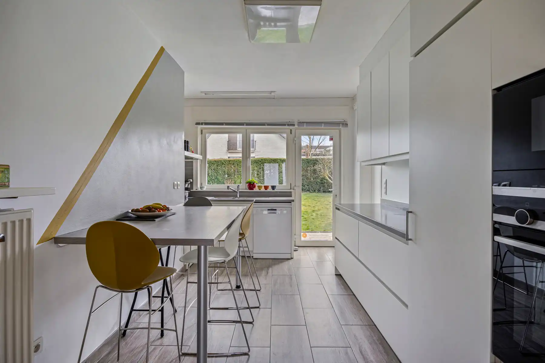 Ruime gerenoveerde vrijstaande woning nabij centrum Halle foto 9