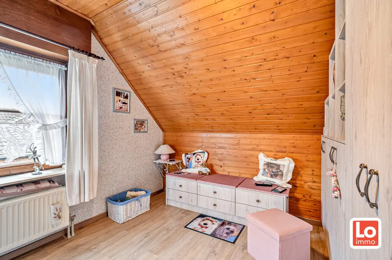 VERKOCHT! Instapklare open woning met inpandige garage op een rustige en residentiële ligging in Sint-Amandsberg, vlakbij Gent! foto 11