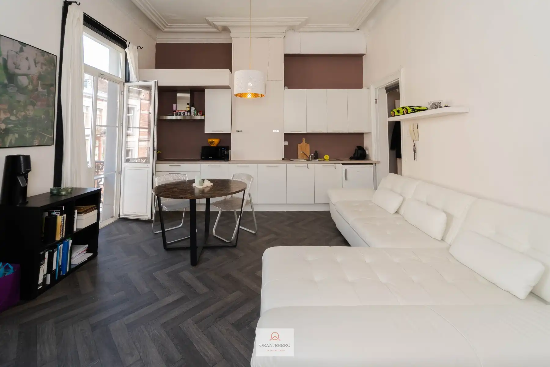 Charmant appartement in hartje stad met balkon foto 6