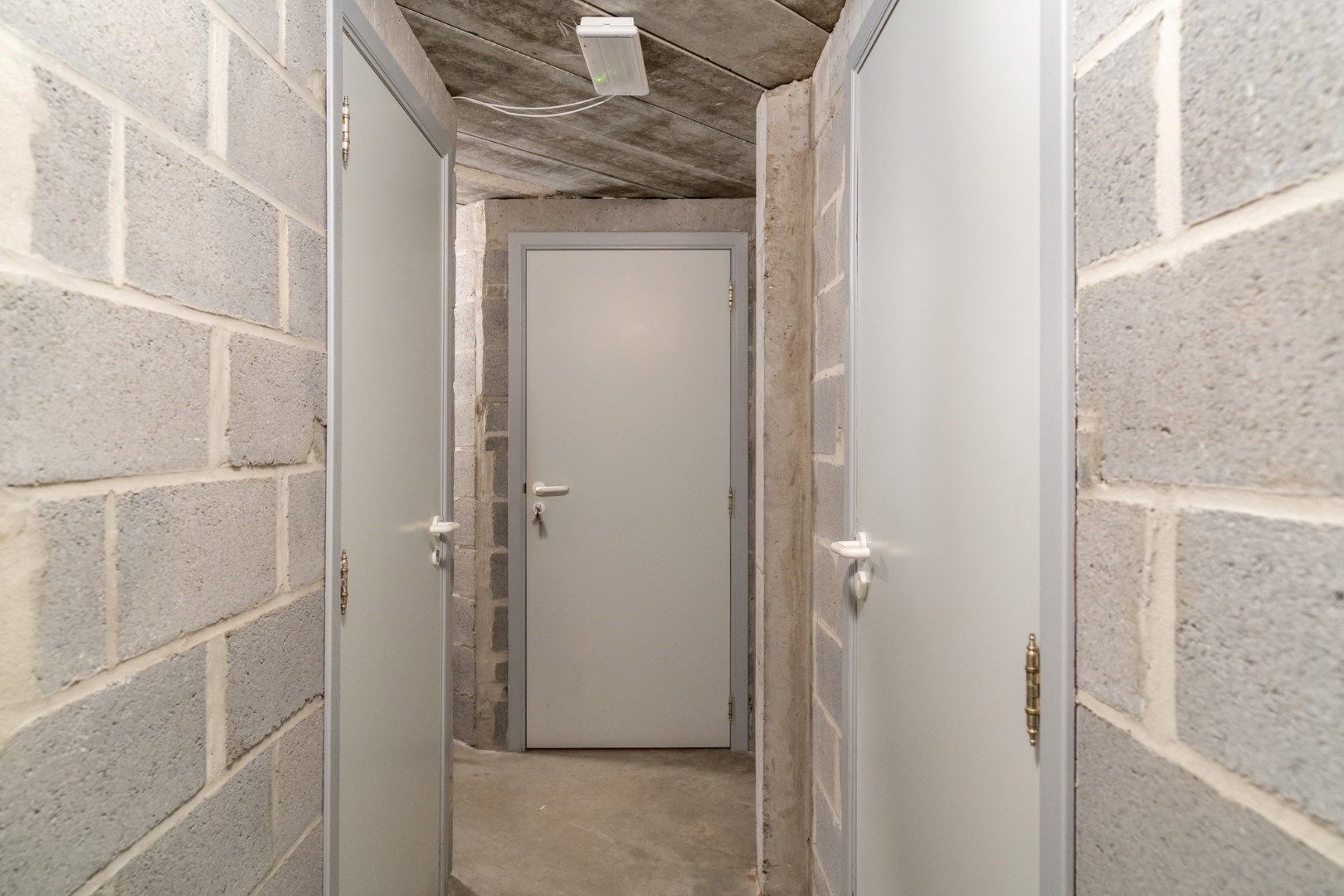 IN OPTIE - Zeer ruim en netjes verzorgd drie-slaapkamer appartement met kelder en garage te Schoonbeek - instapklaar ! foto 34