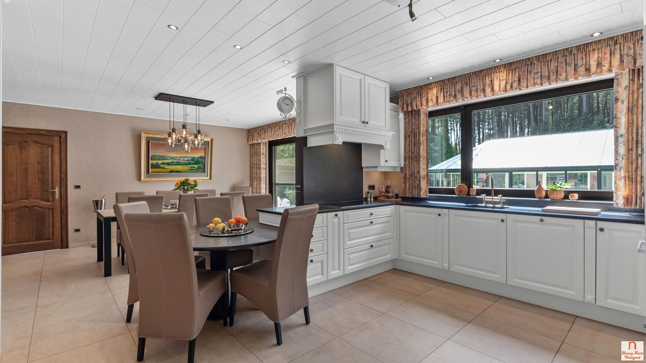 Luxueuze villa met overdekt zwembad, bos en weiland foto 12