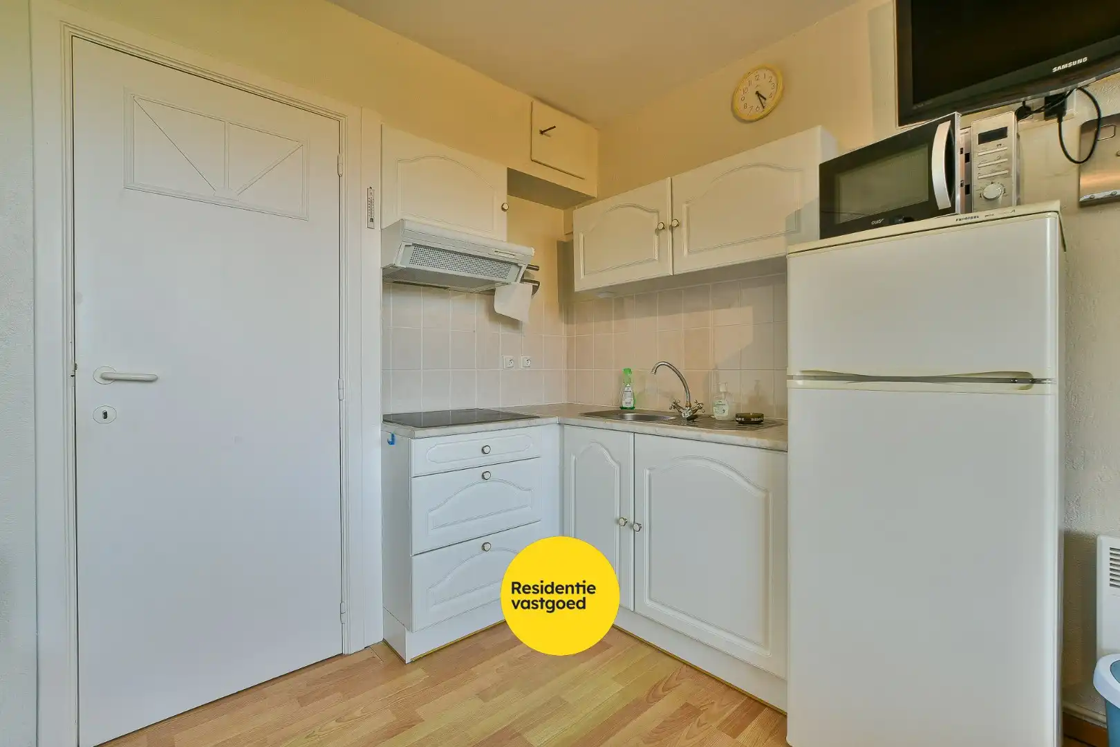 Eénslaapkamerappartement met terras, vlakbij strand en zee!  foto 7