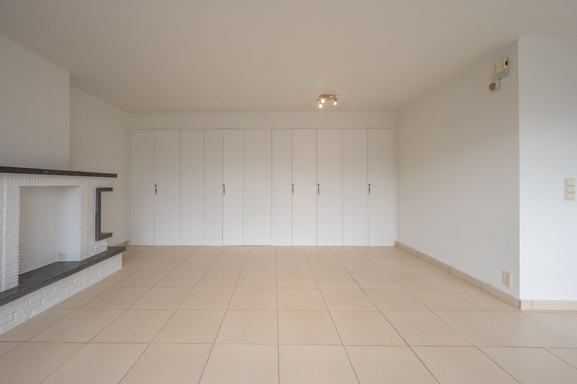 Ongemeubeld: Zonnige studio nabij centrum! foto 4