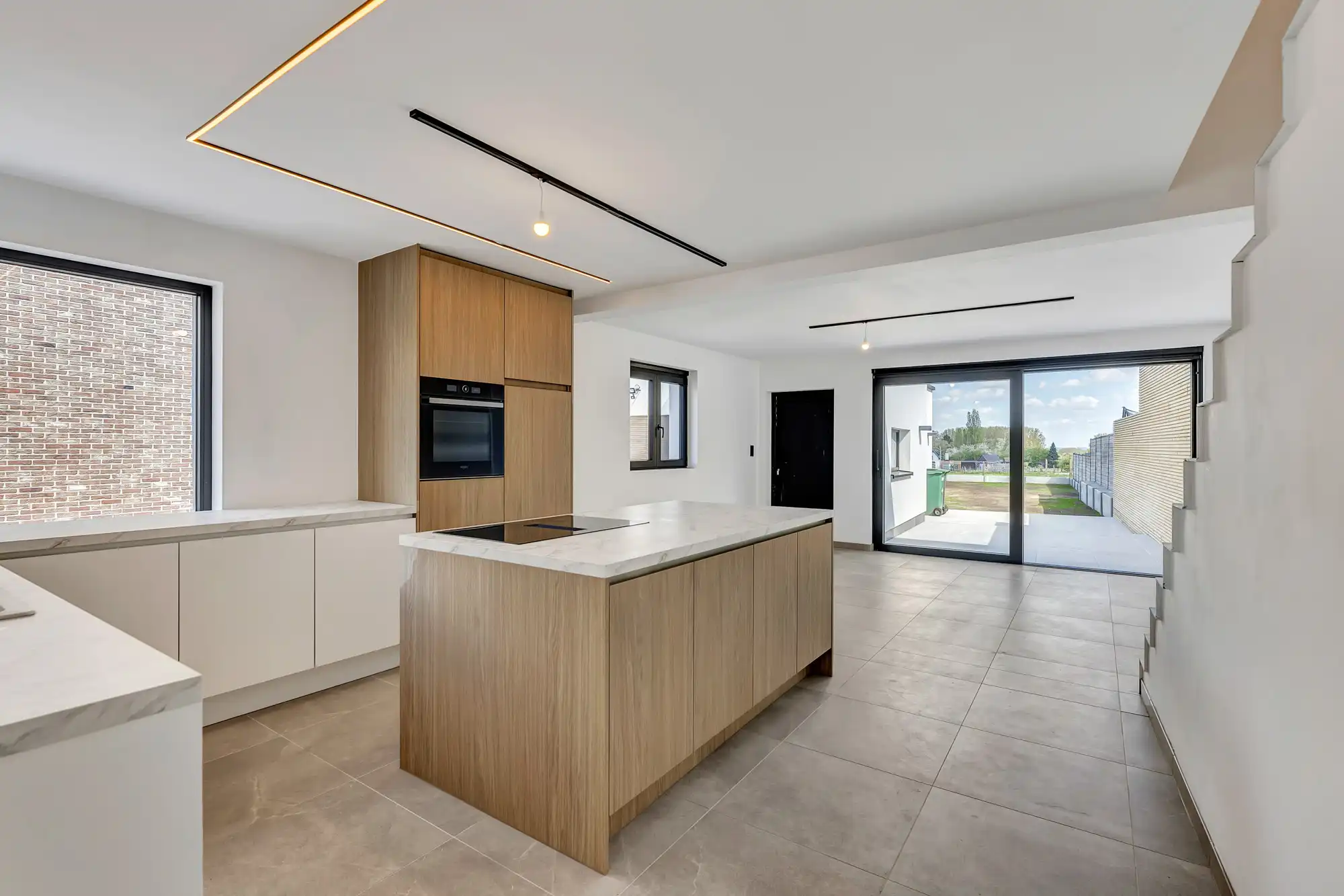 Volledig gerenoveerde woning met 3 slpks en tuin foto 4