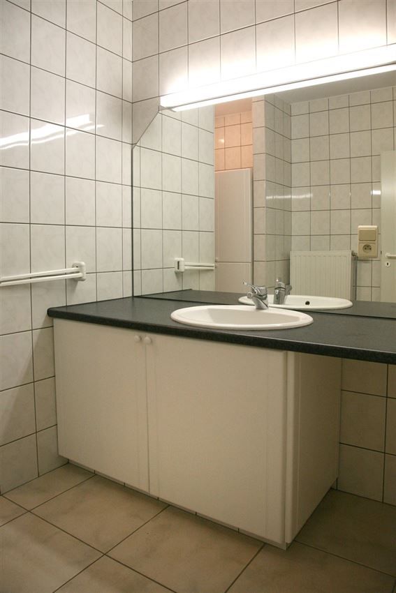 Instapklaar appartement met 2 slpk., autostaanplaats en terras in centrum Aarschot foto 23
