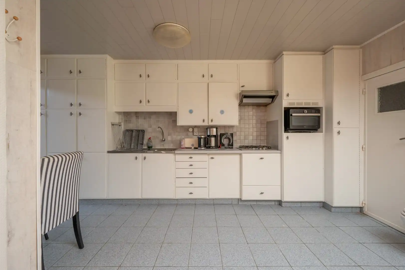 Renovatiekans met tal van mogelijkheden op gegeerde ligging in Sint-Andries! foto 5