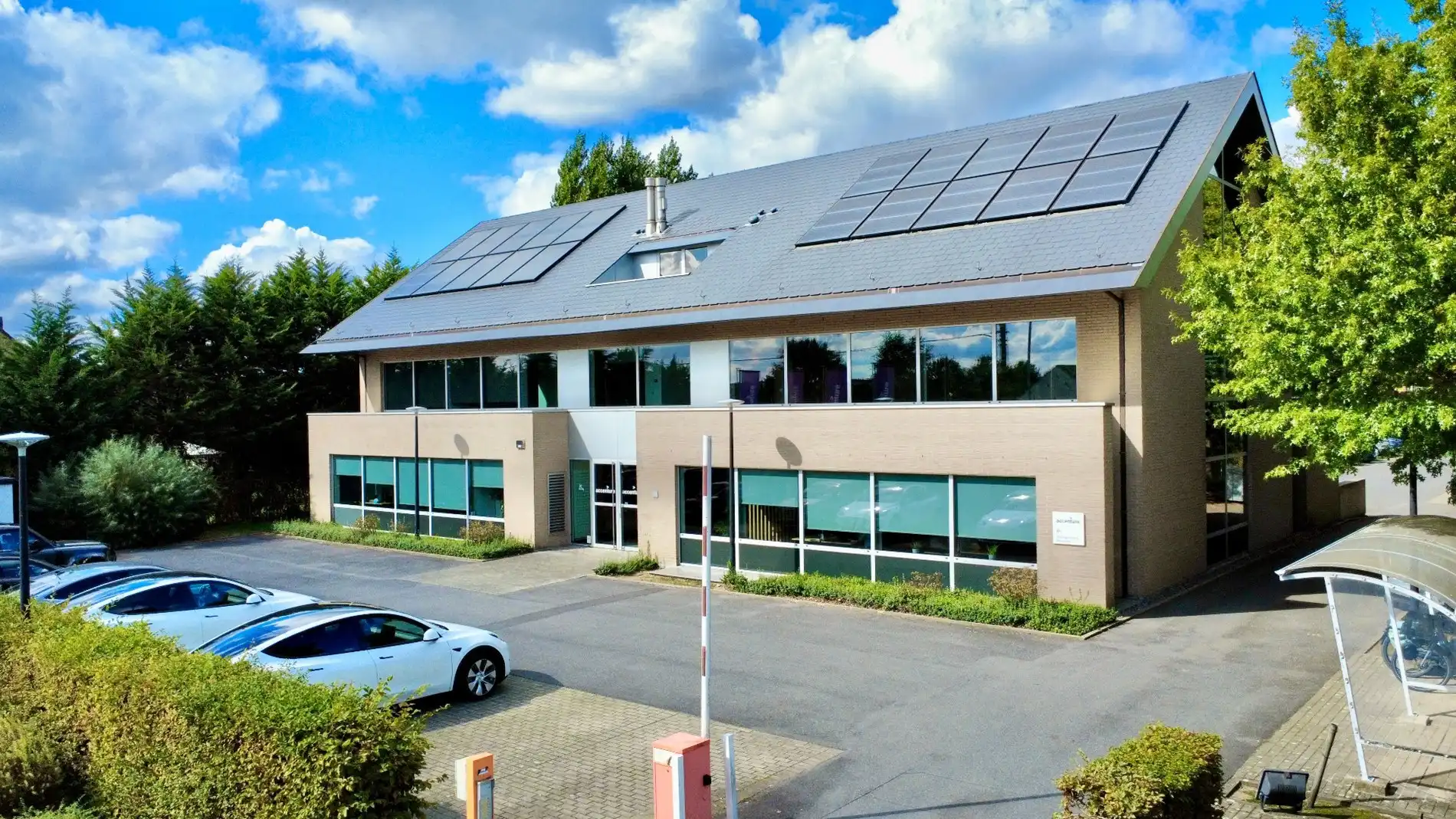 Instapklaar kantoor te huur op zichtlocatie langs N70 in Lochristi foto 24