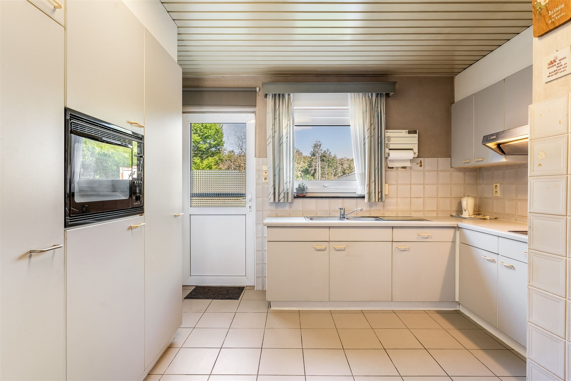 OP TE FRISSEN WONING MET 4 SLAAPKAMERS RUSTIG GELEGEN OP EEN UITGESTREKT PERCEEL VAN 16A75CA TE HAM foto 11
