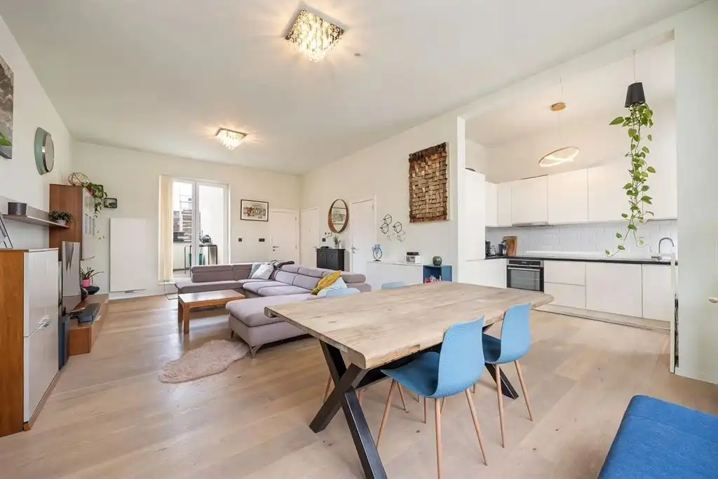 energiezuinig gerenoveerd appartement met ruim terras foto 4