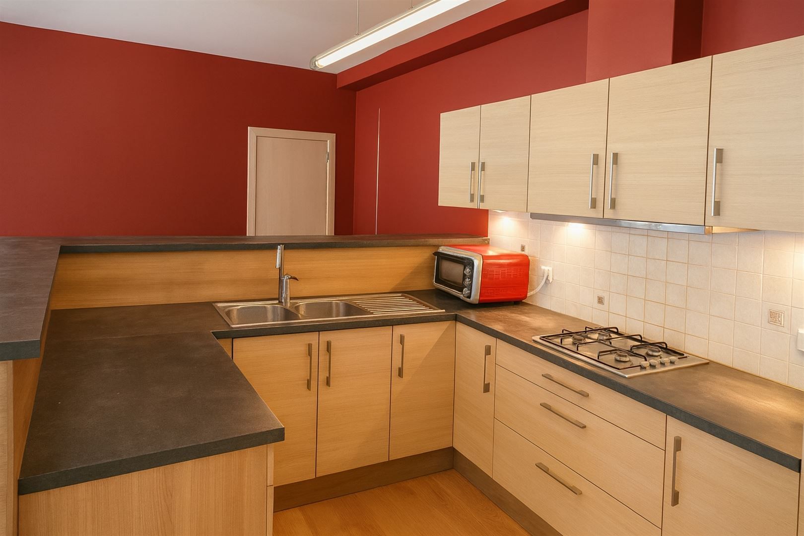 Modern gelijkvloersappartement + tuin & garage op toplocatie foto 6