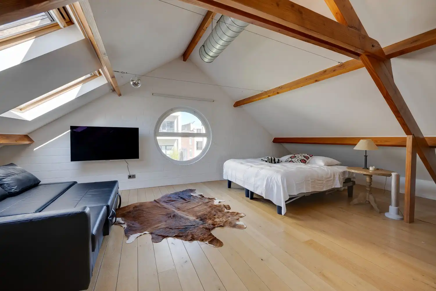 Ruime loft met 5 slaapkamers! foto 15