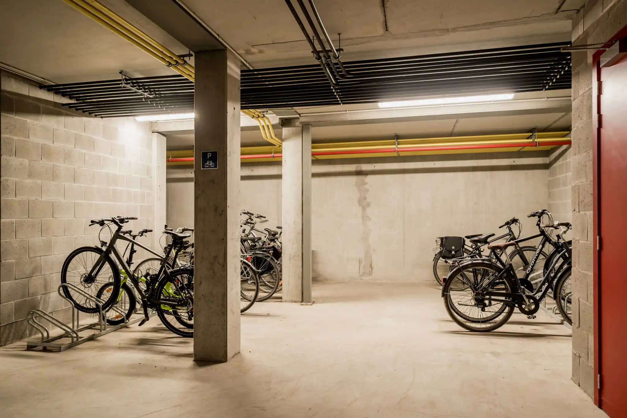 Stijlvol gelijkvloers appartement met 3 slaapkamers en ruim terras in groene, autoluwe woonomgeving foto 24