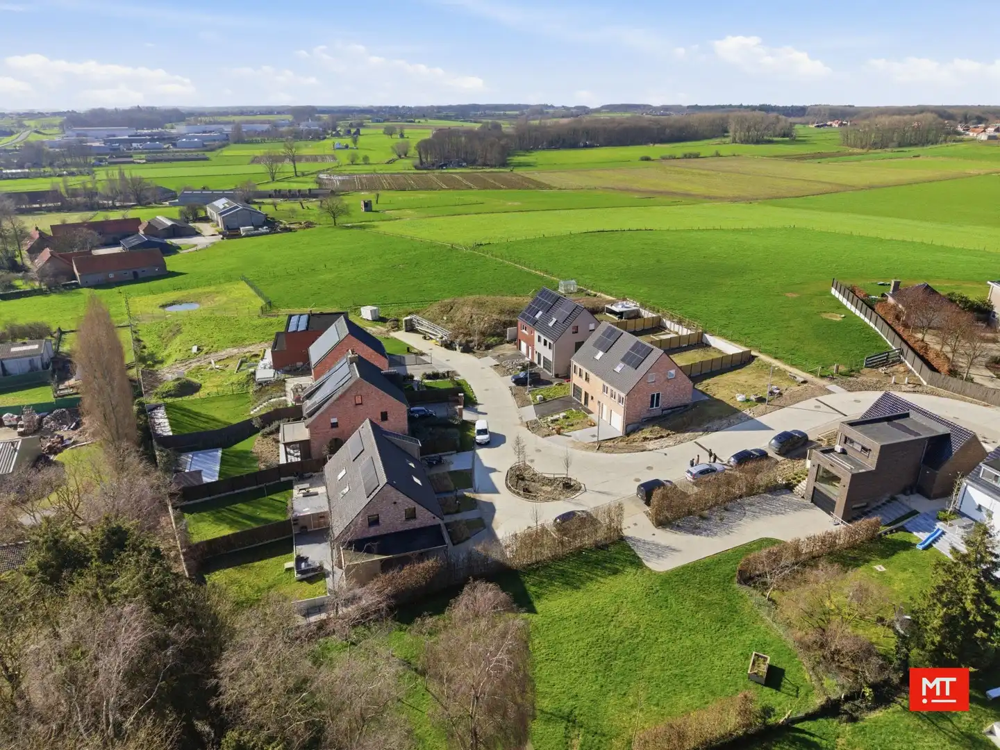2 nieuwbouwwoningen met landelijk verzicht in Beselare foto {{pictureIndex}}