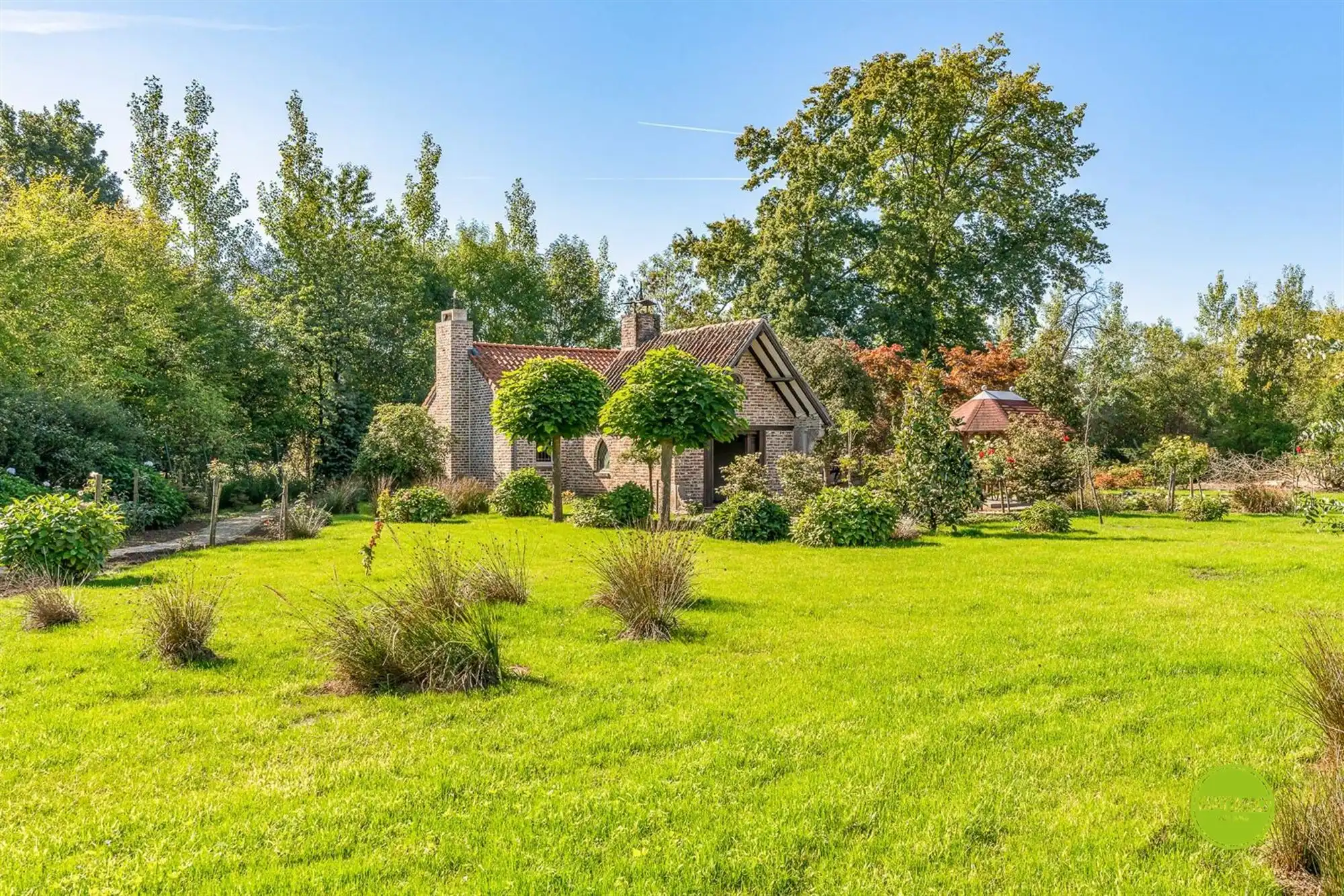 Luxueus gerenoveerde woning met groot stuk grond  foto 45