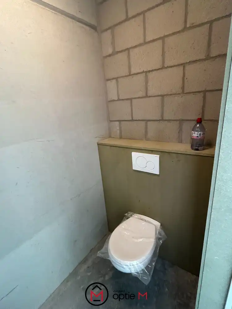 Centraal gelegen KMO-unit met sanitair/verwarming/airco in Hasselt te huur foto 5