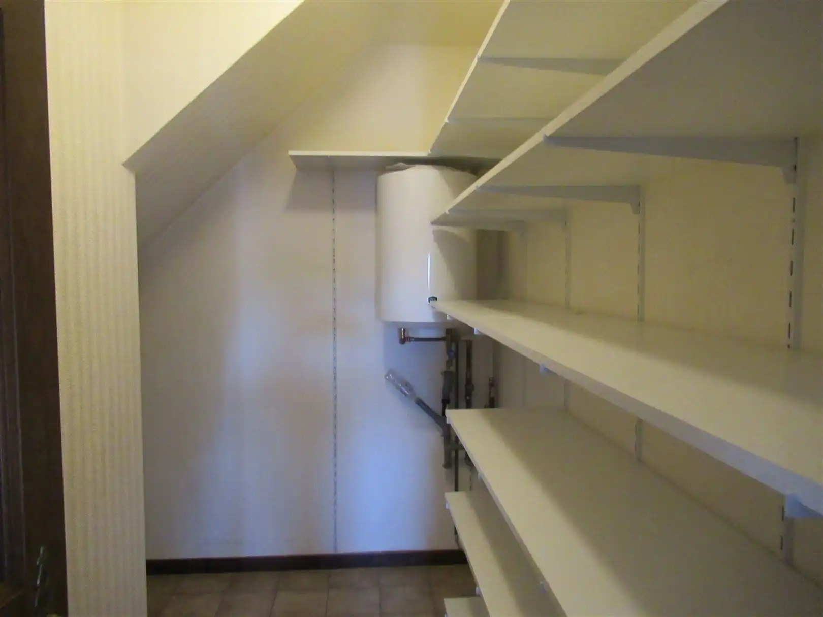 Gelijkvloers appartement met garage. foto 14