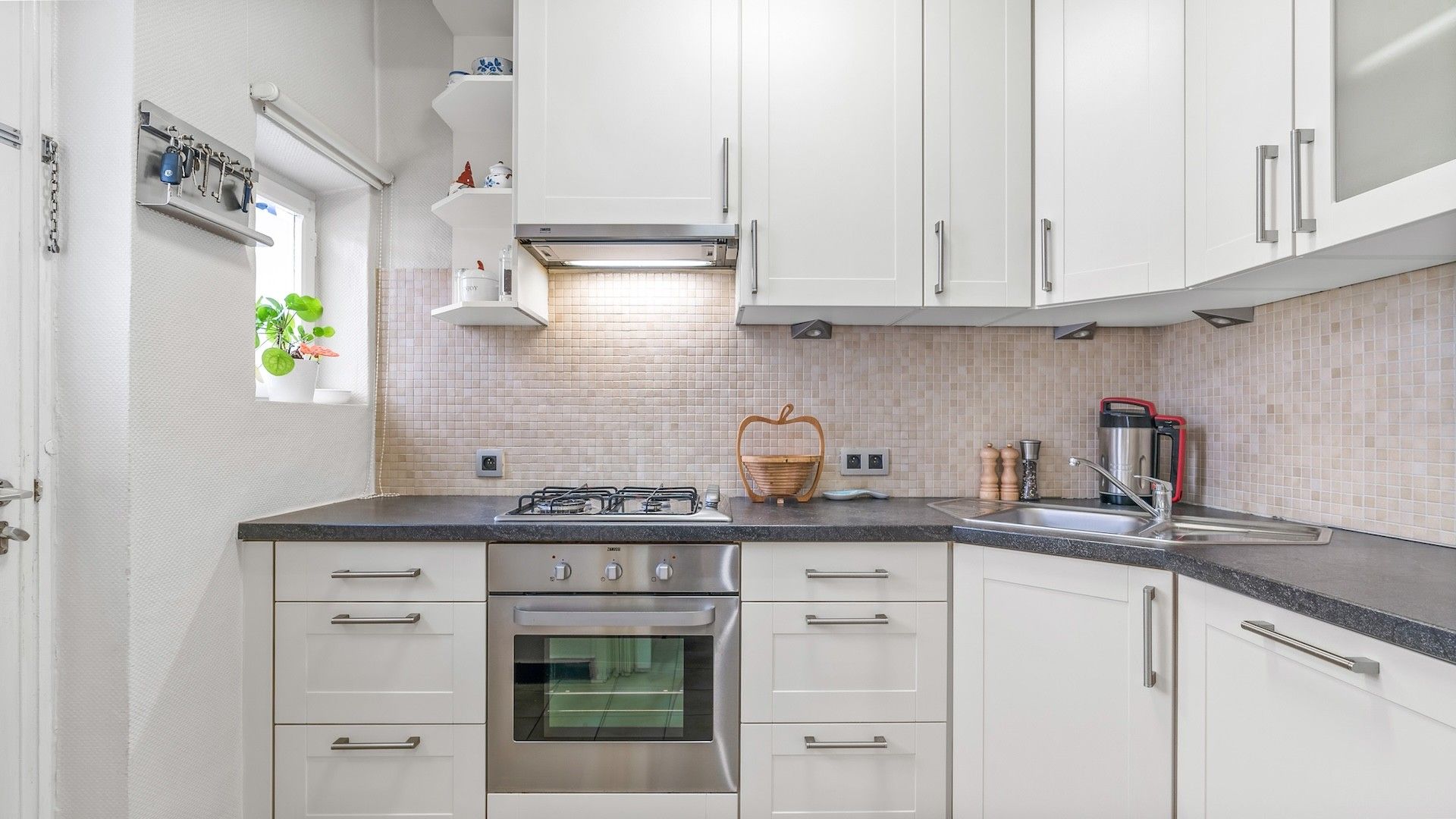 Te renoveren woning (G.B.) met 3 slpkrs  te Genk foto 6