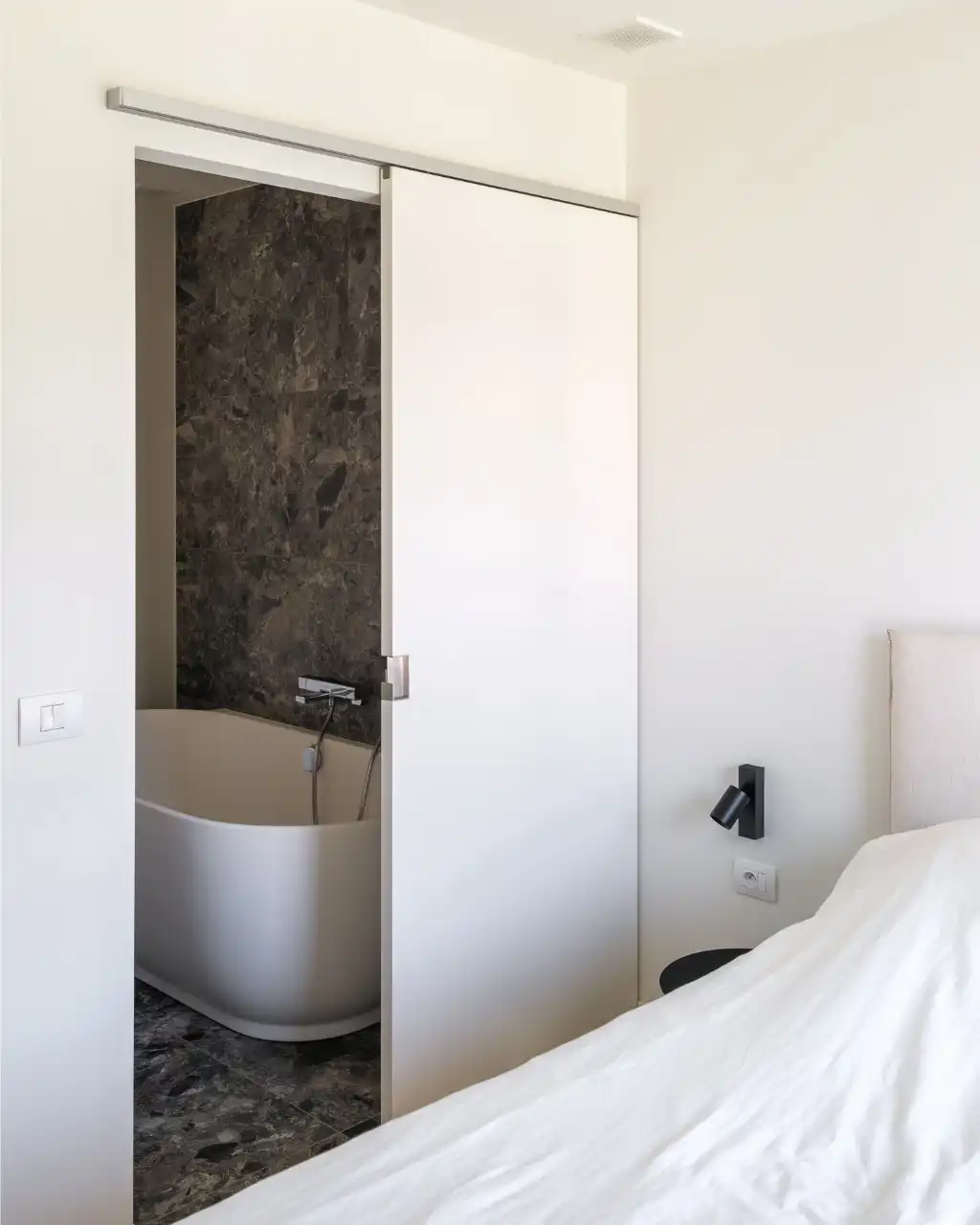 Ruim nieuwbouwappartement met drie slaapkamers en zonneterras. foto 18
