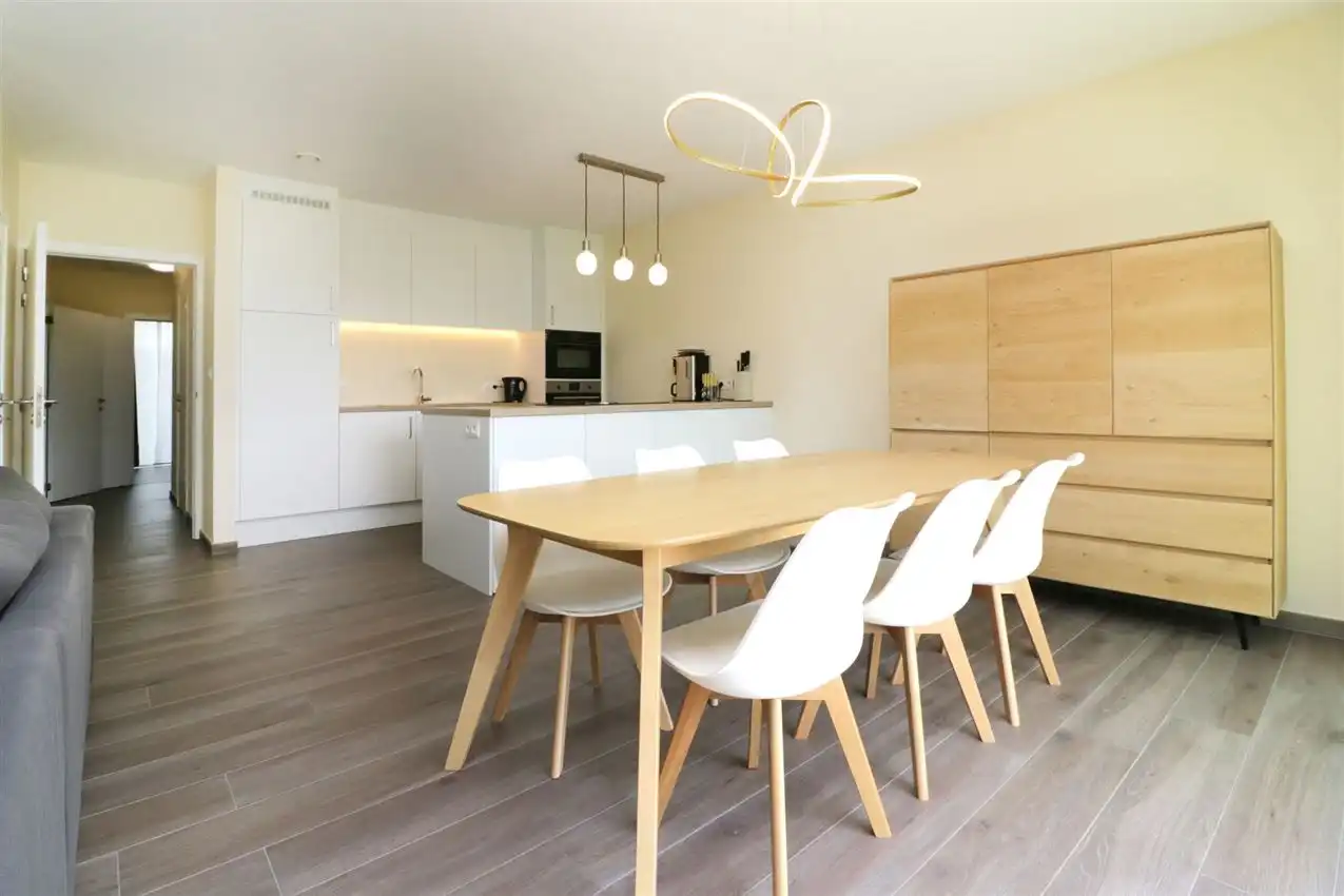 Gelijkvloers app., twee slaapkamers, autostaanplaats nabij centrum foto 12