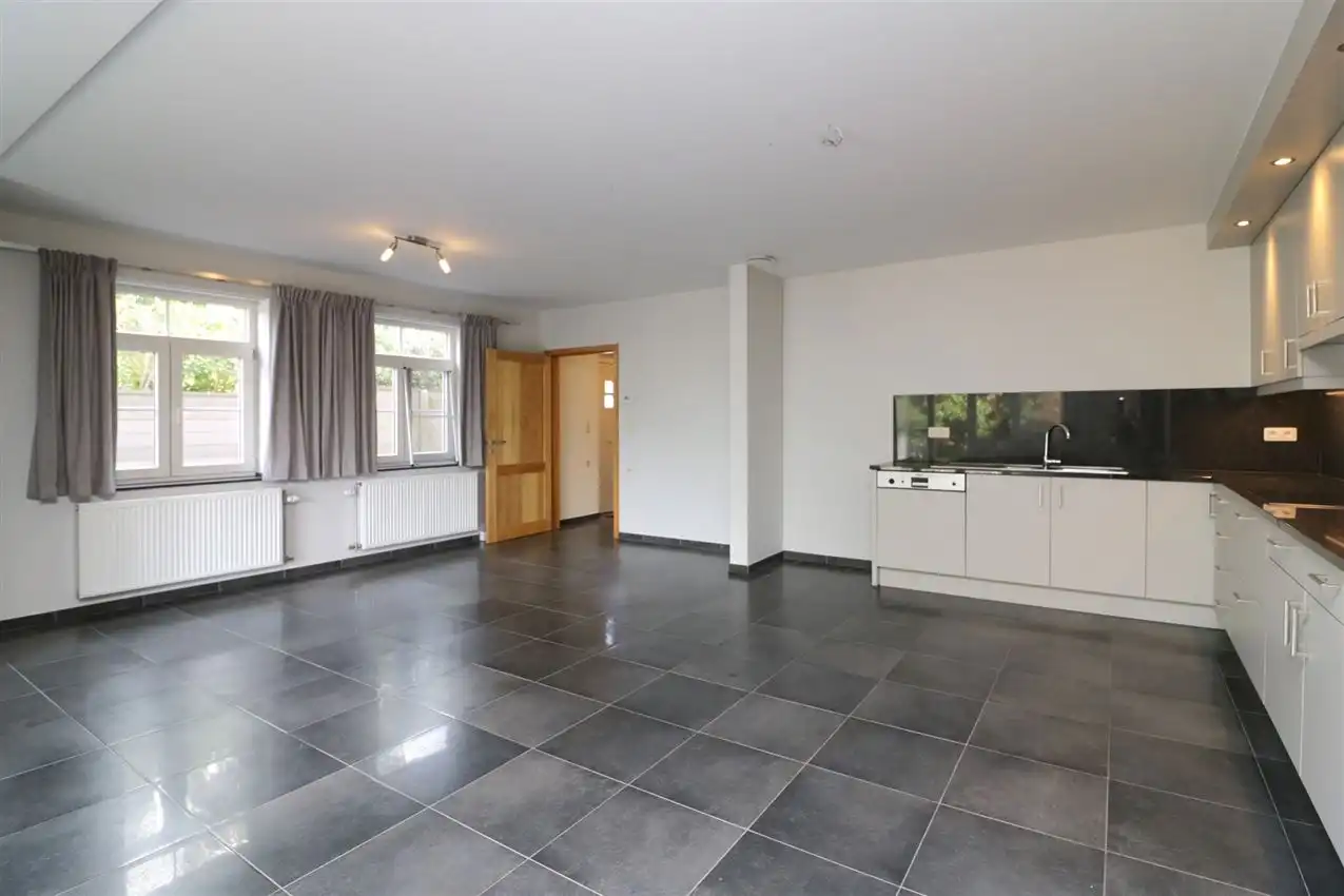 Recente woning met vier slpk, tuin, garage op rustige locatie foto 13
