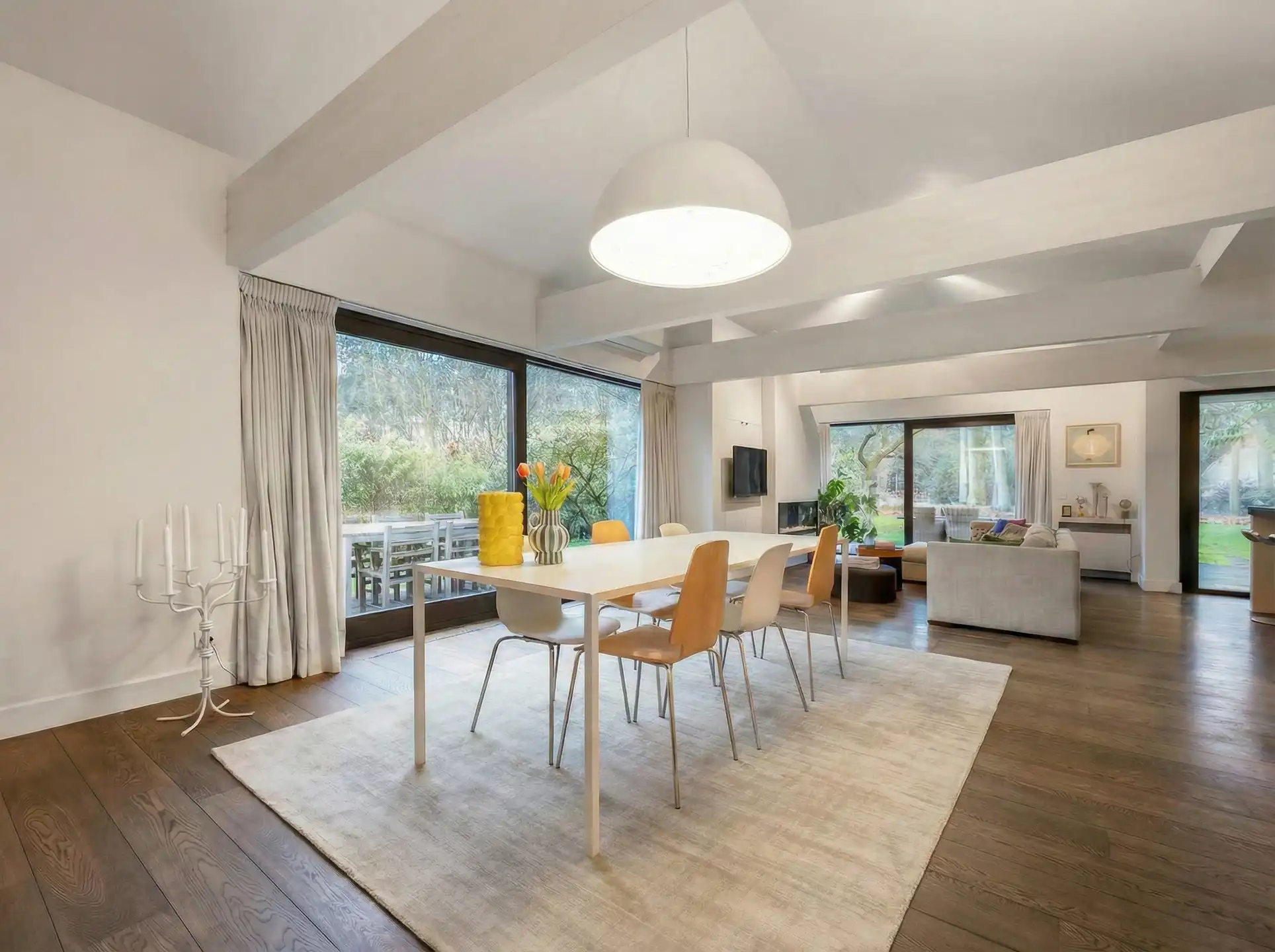 Karakterwoning met brutalistische gevel  in Hof ter Linden foto 9