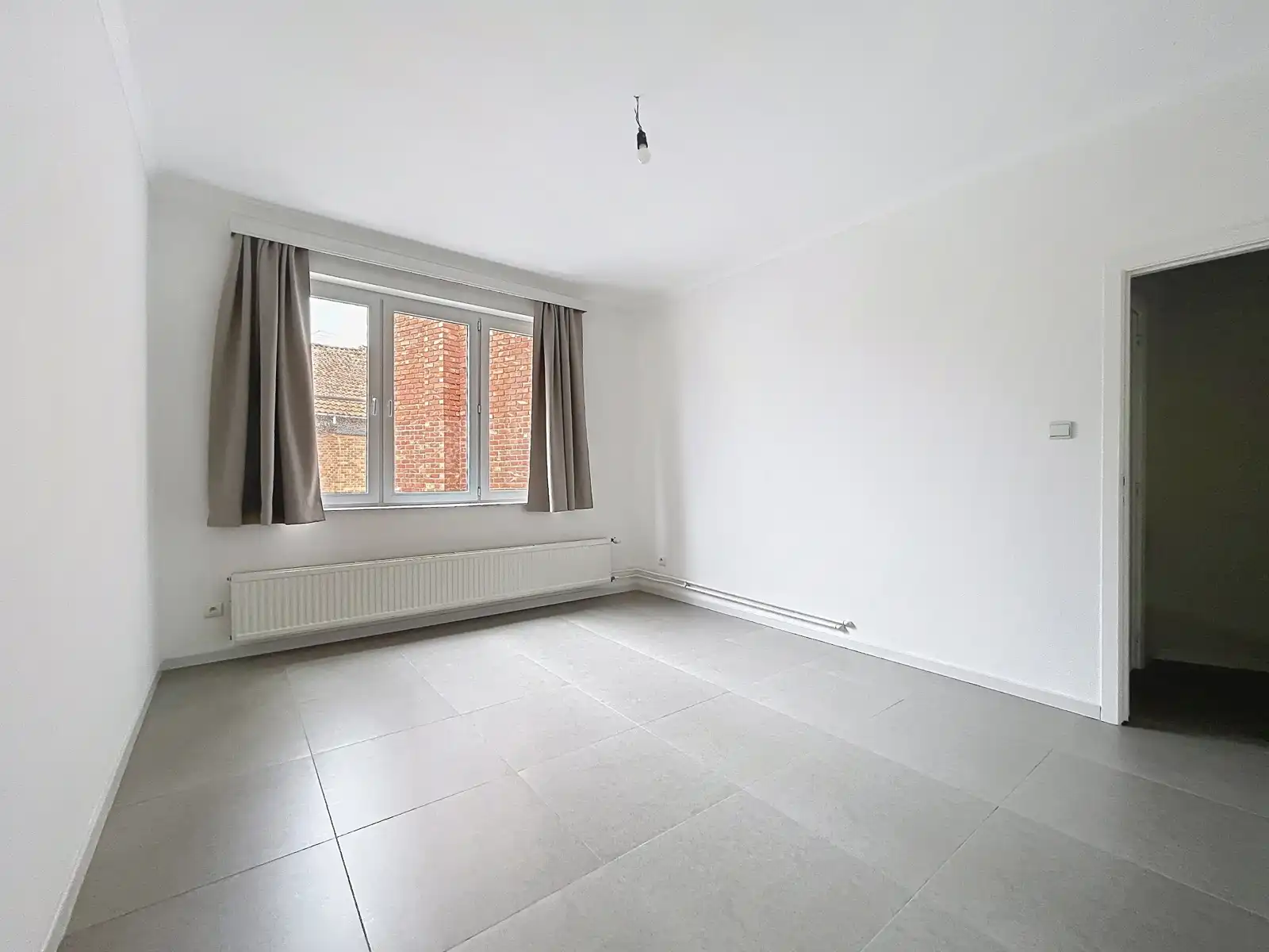 Rijwoning met 3 slpks en koer nabij het centrum foto 11