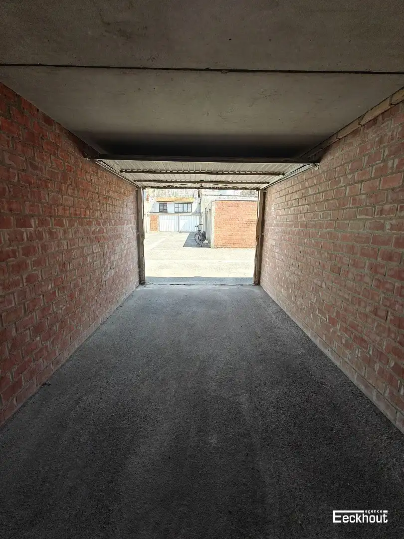Gesloten garagebox op gunstige locatie foto 3