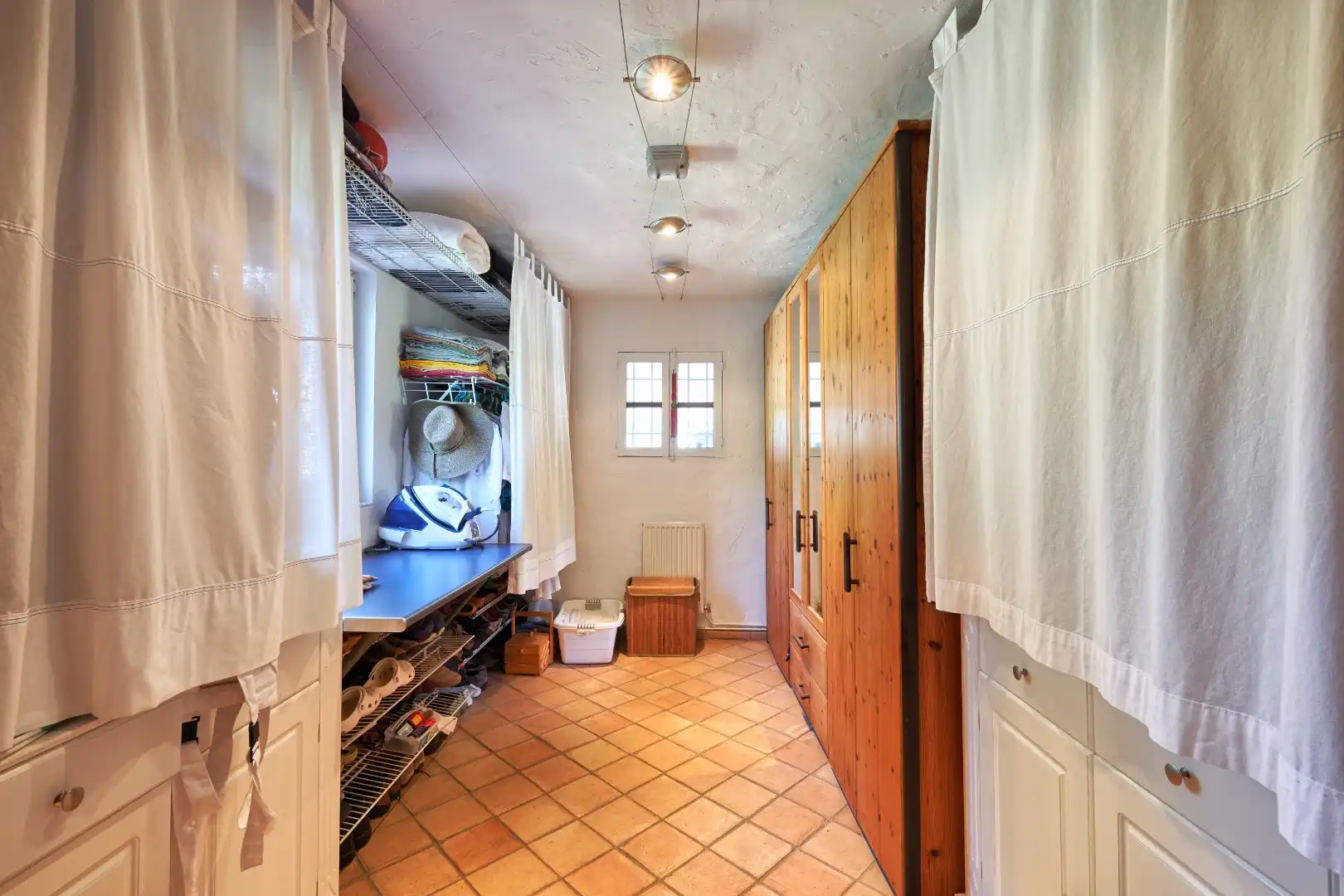 Finca dicht bij de Sierra Bermeja berg.  foto 17